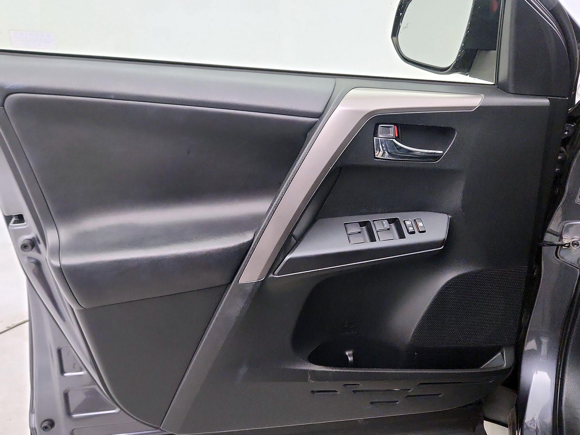 Thumbnail: 2017 Toyota RAV4 - 12