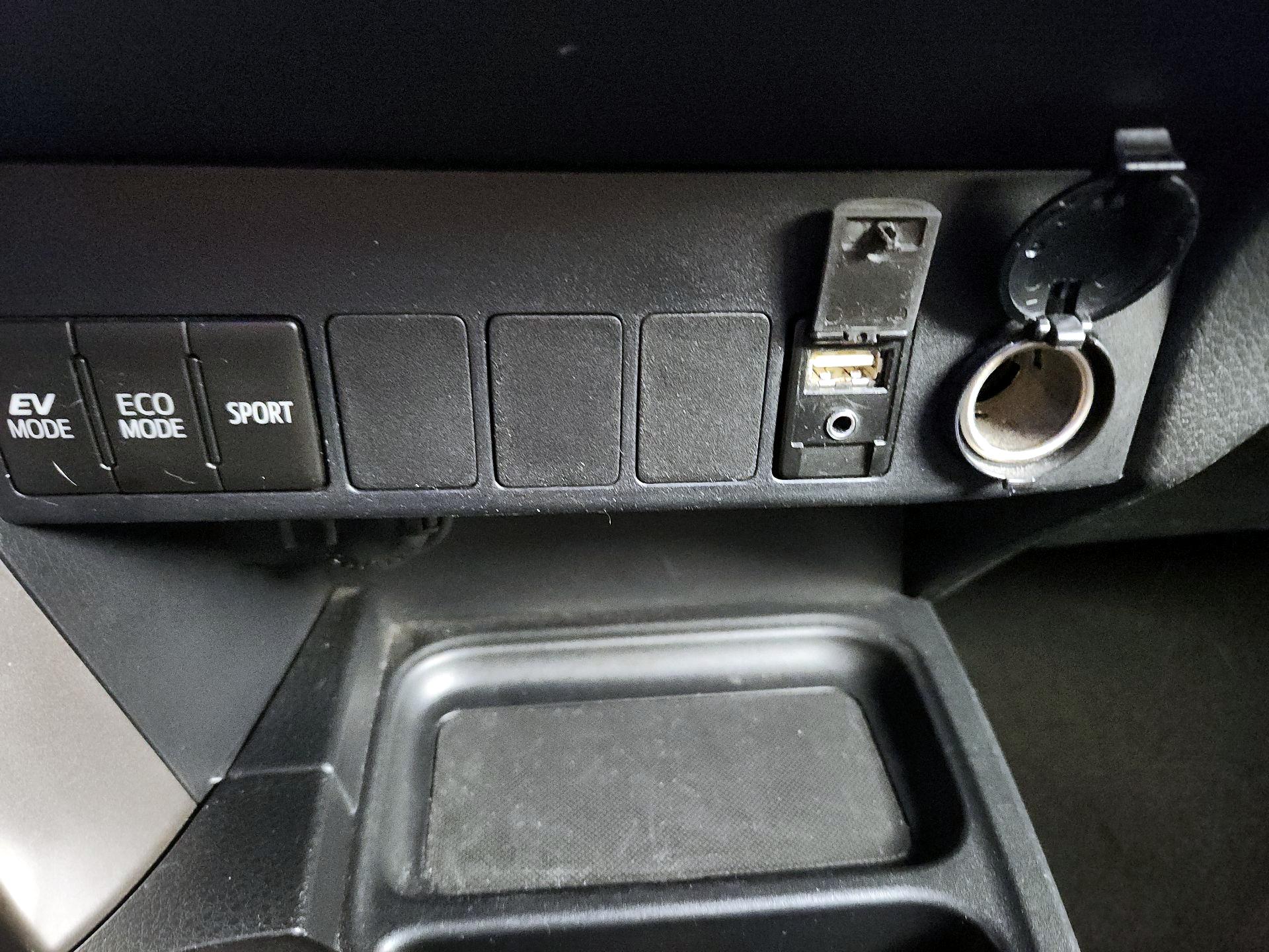 Thumbnail: 2017 Toyota RAV4 - 18