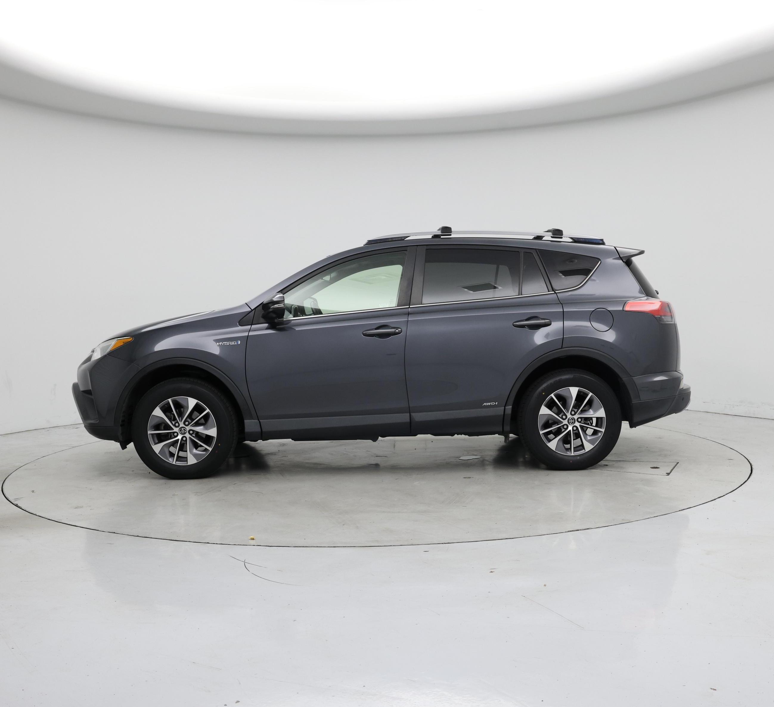 Thumbnail: 2017 Toyota RAV4 - 3