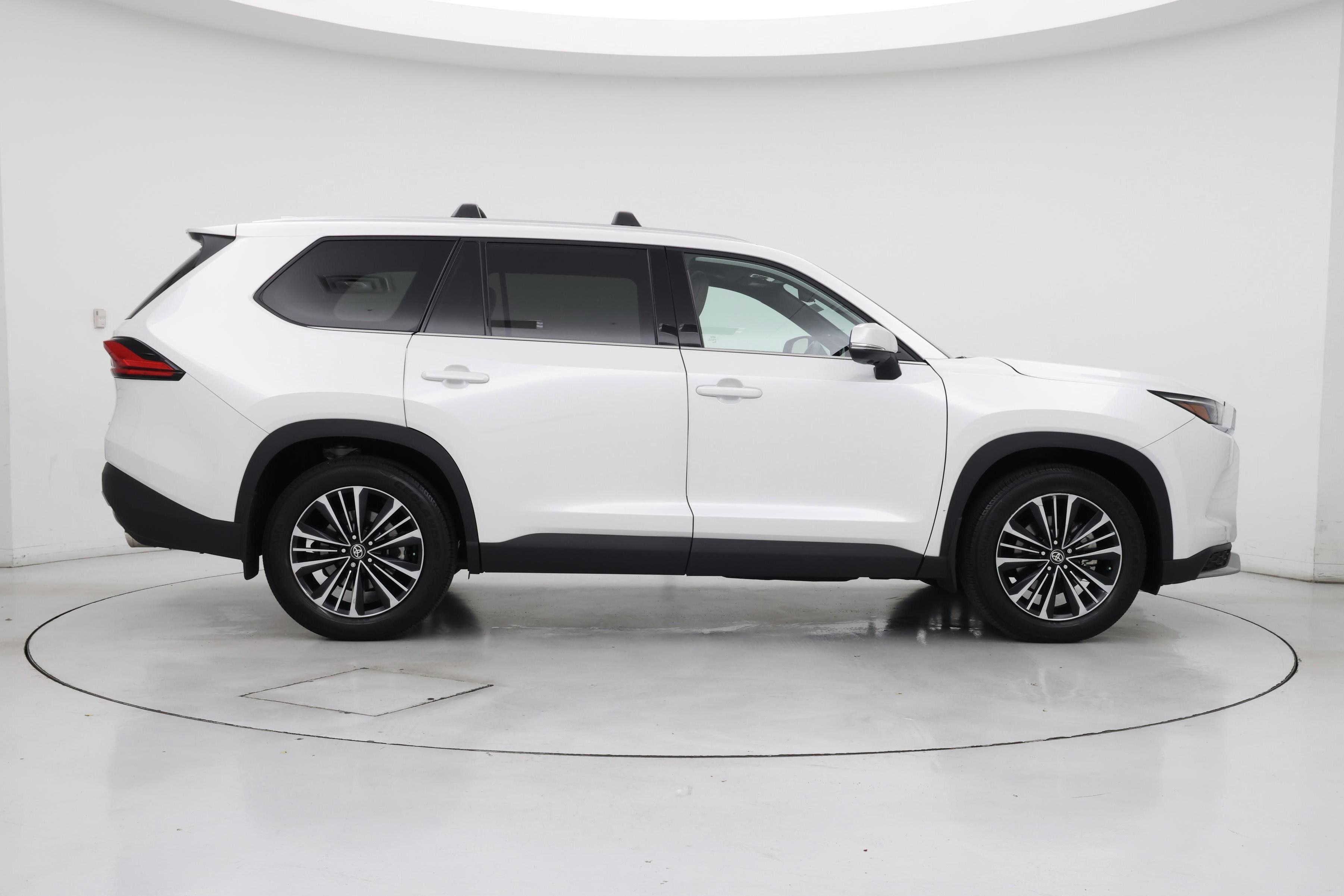 Thumbnail: 2024 Toyota Highlander - 7