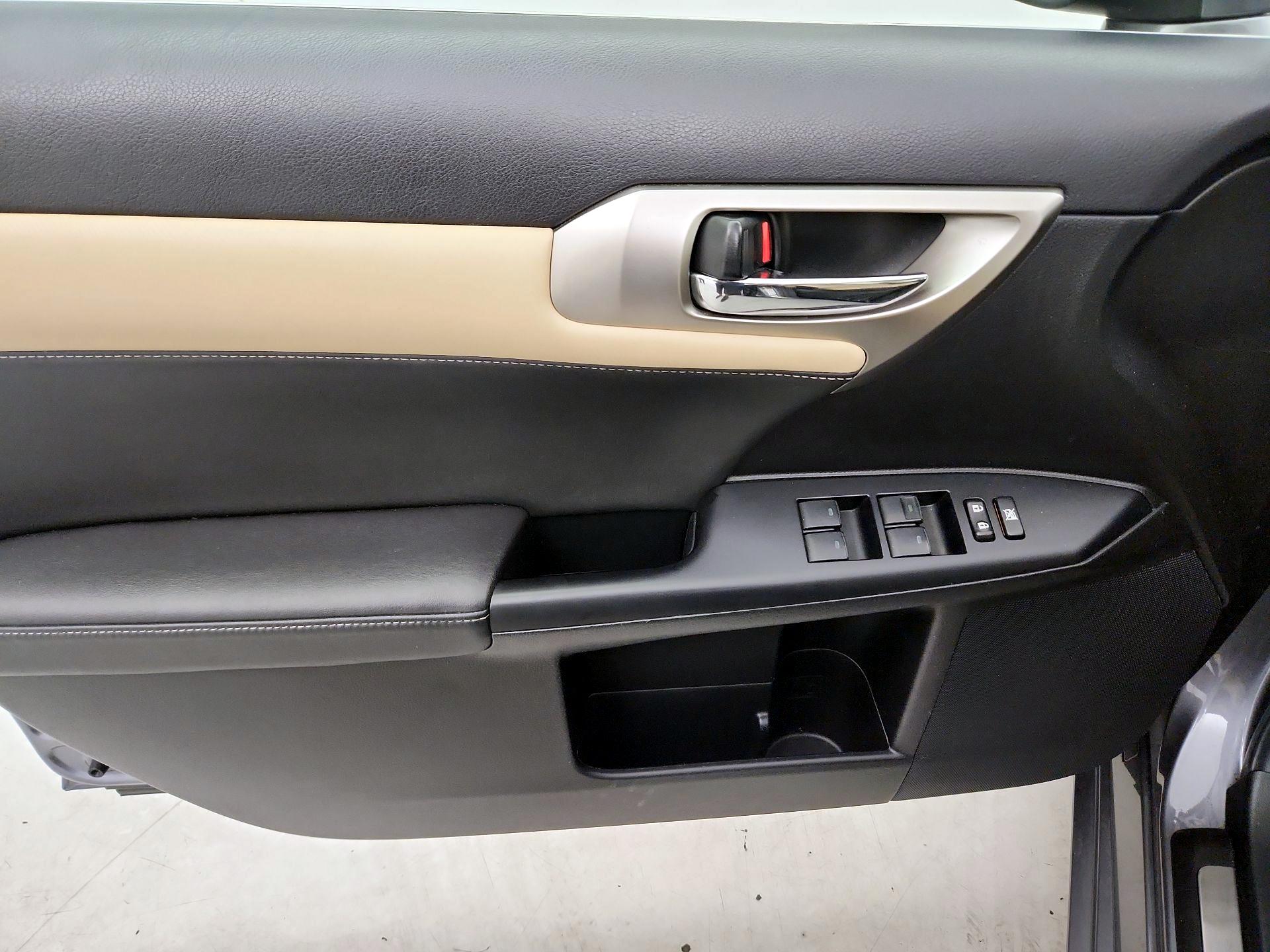 Thumbnail: 2016 Lexus CT - 12