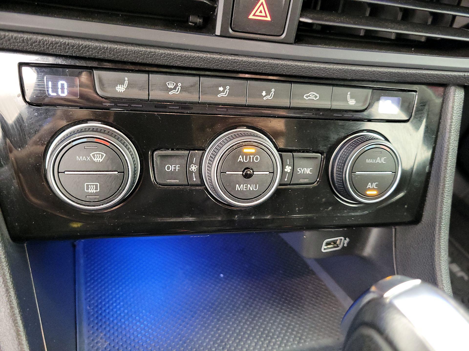 Thumbnail: 2019 Volkswagen Jetta - 16