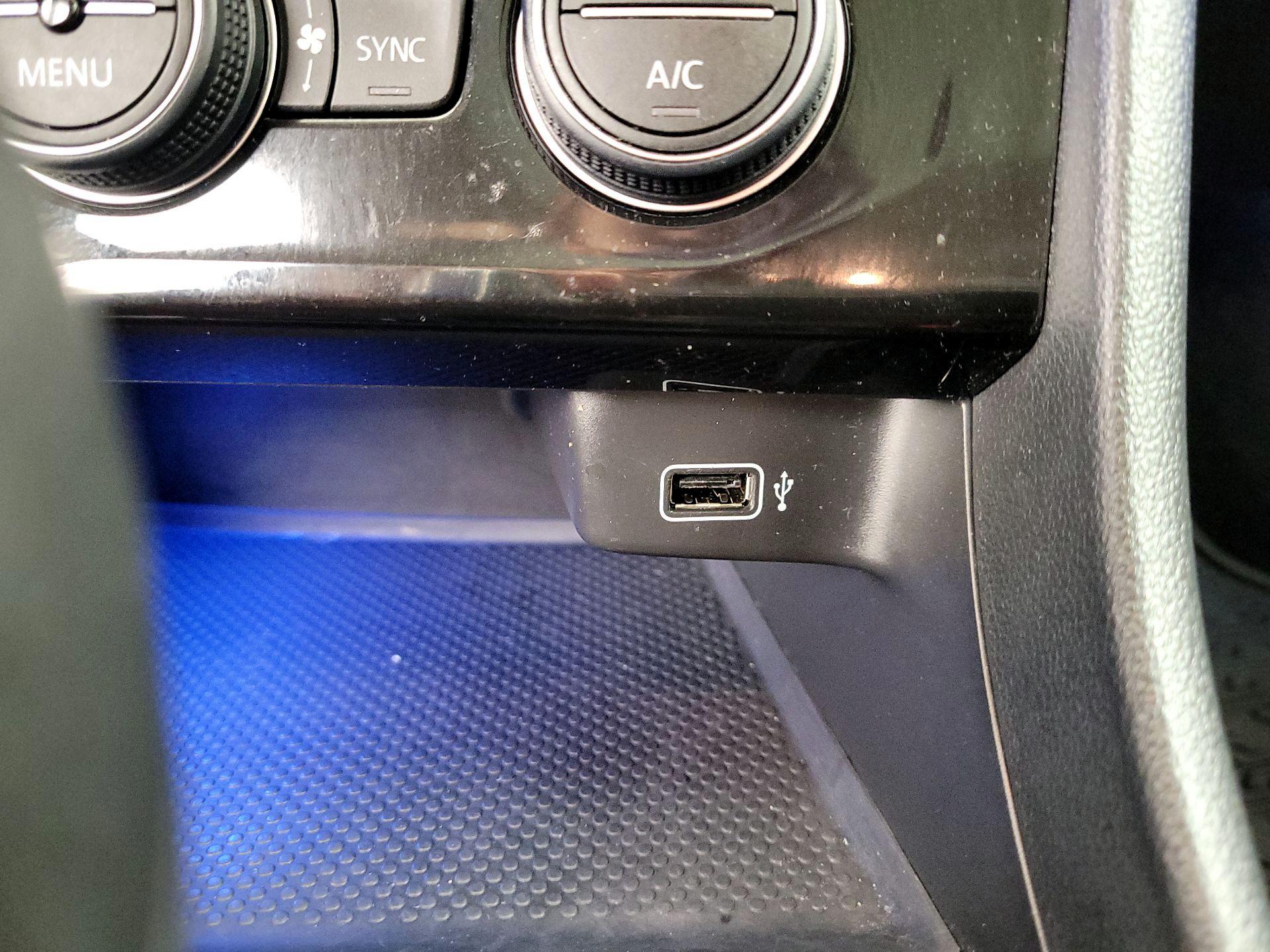 Thumbnail: 2019 Volkswagen Jetta - 18