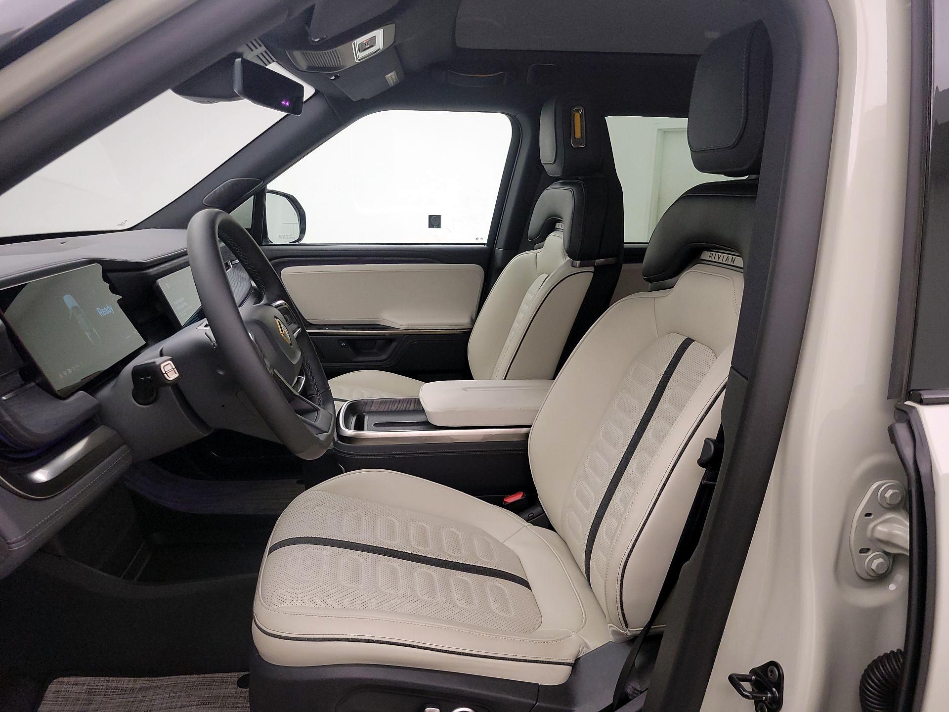Thumbnail: 2025 Rivian R1S - 11
