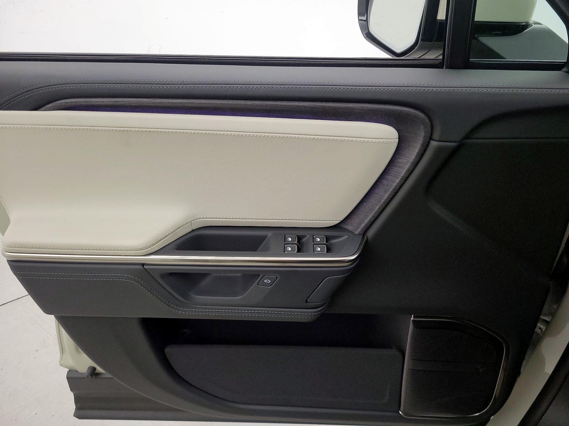 Thumbnail: 2025 Rivian R1S - 12