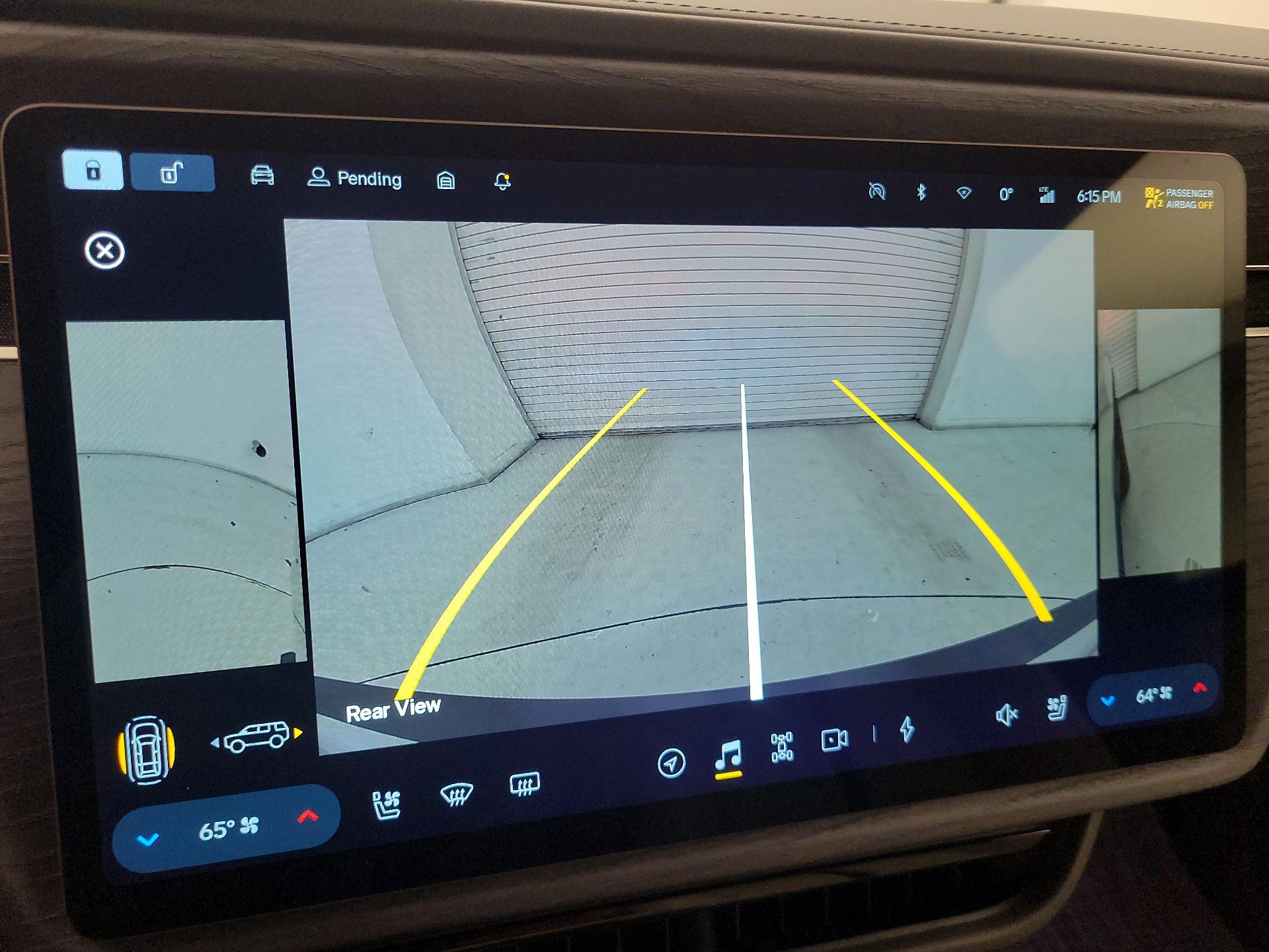 Thumbnail: 2025 Rivian R1S - 13