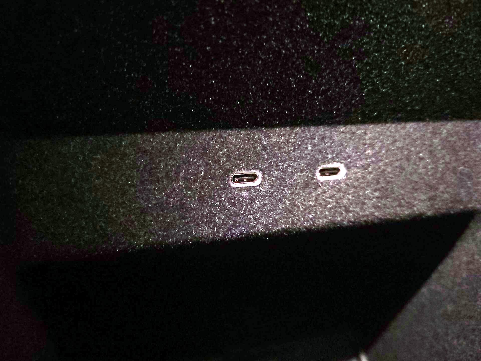 Thumbnail: 2025 Rivian R1S - 17