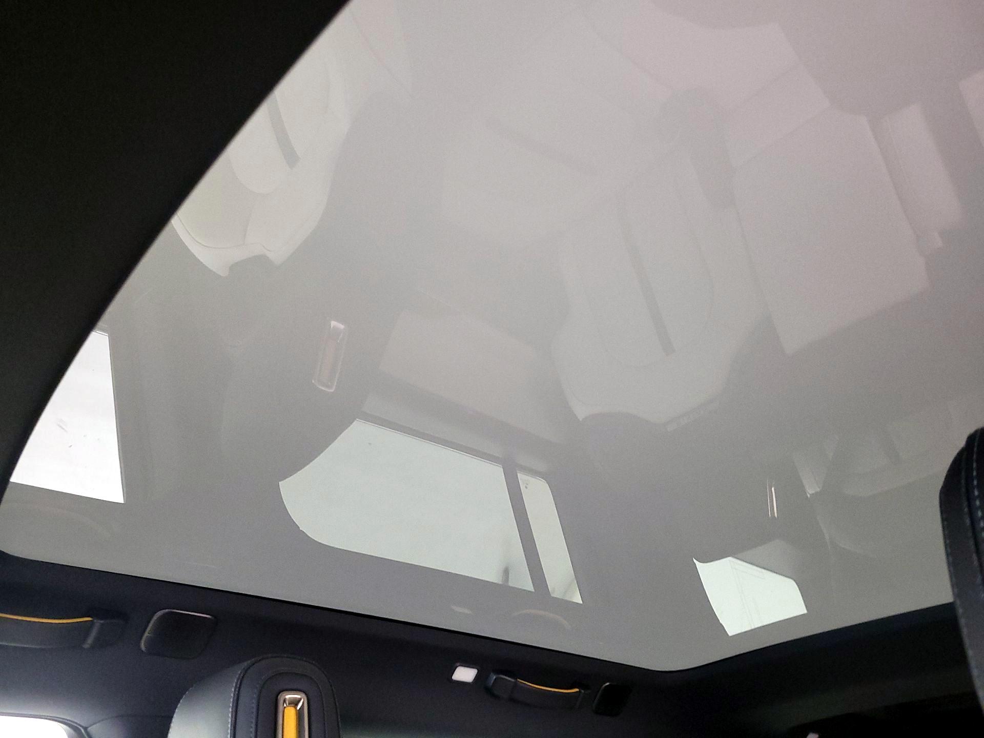 Thumbnail: 2025 Rivian R1S - 18