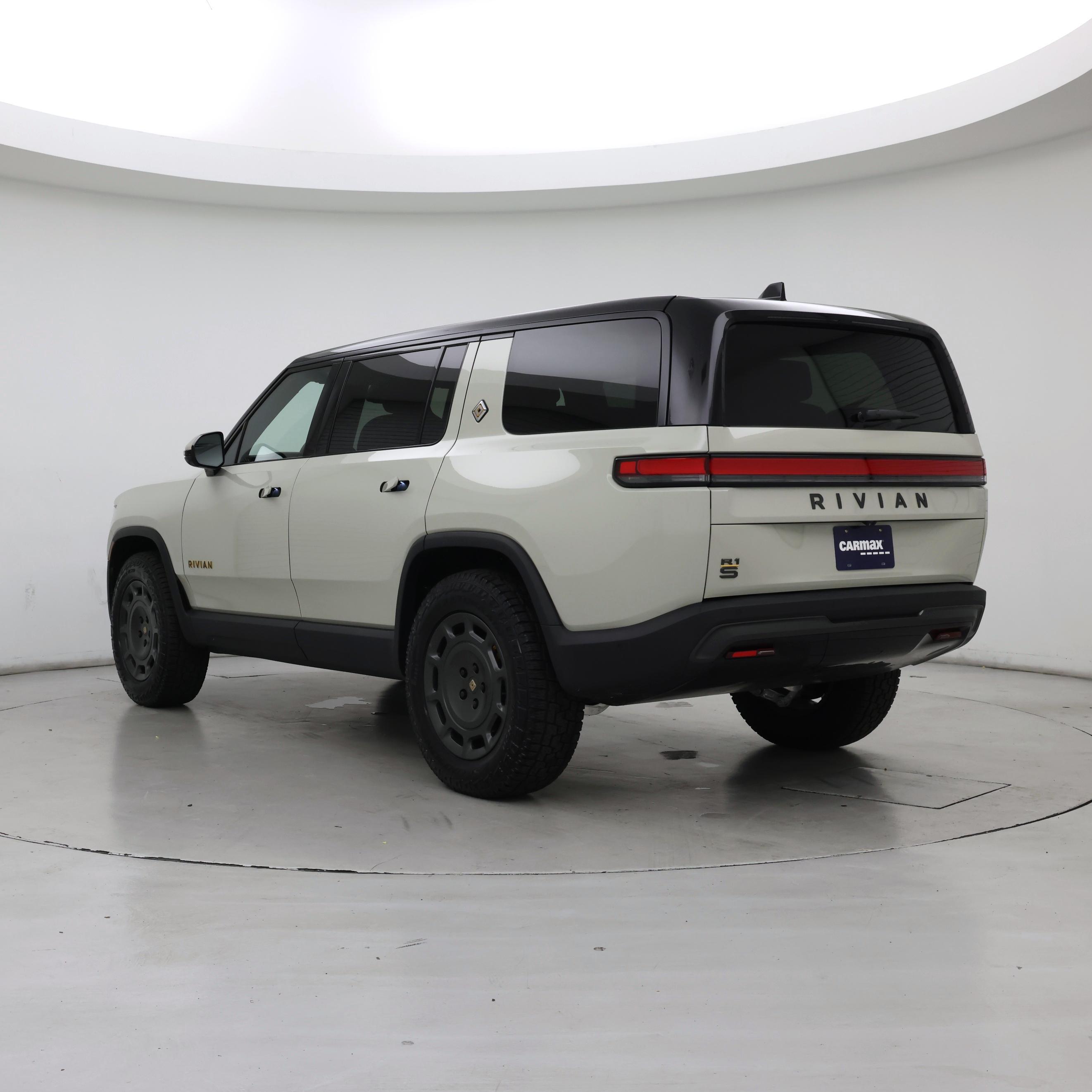 Thumbnail: 2025 Rivian R1S - 2