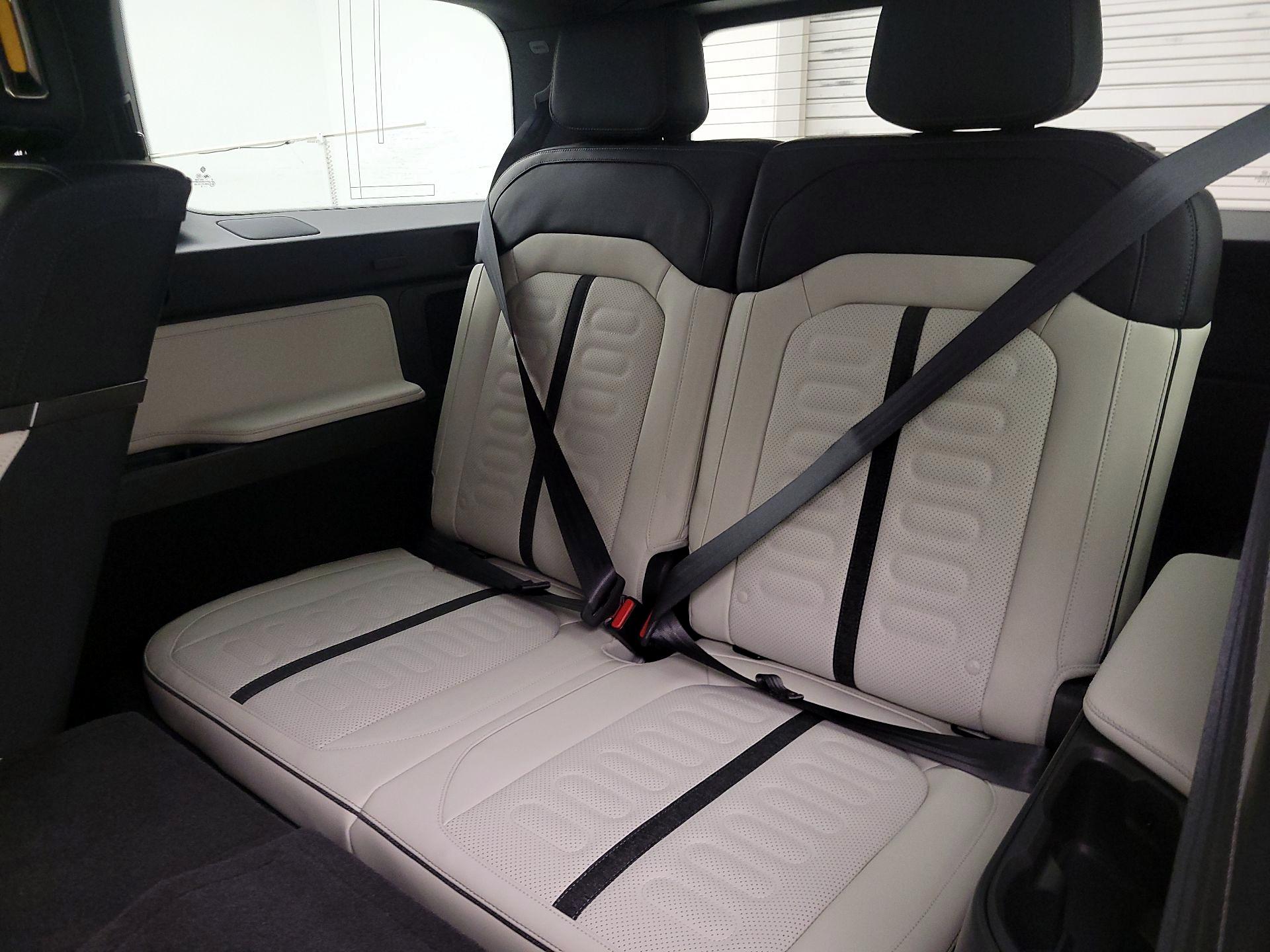 Thumbnail: 2025 Rivian R1S - 20