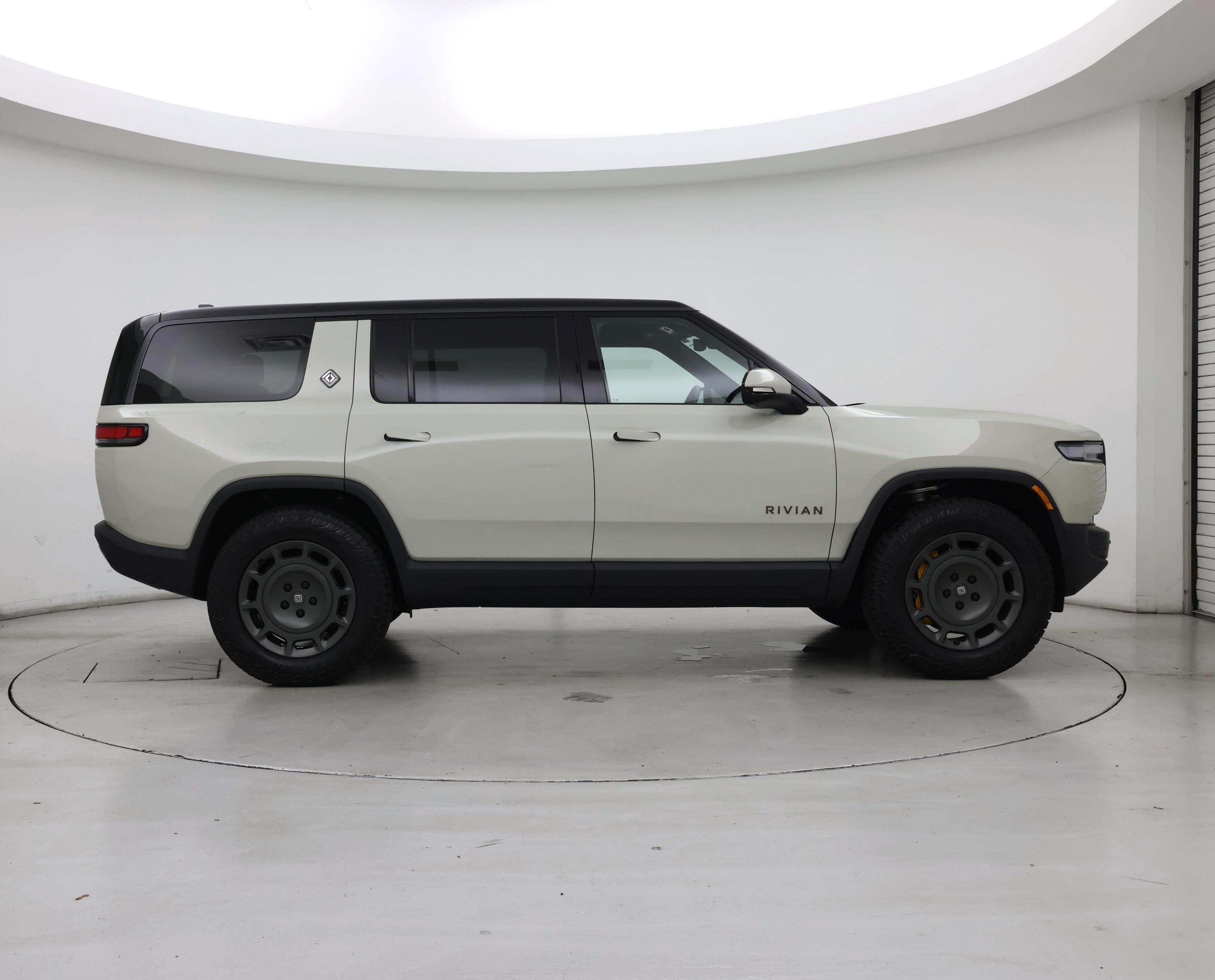 Thumbnail: 2025 Rivian R1S - 7