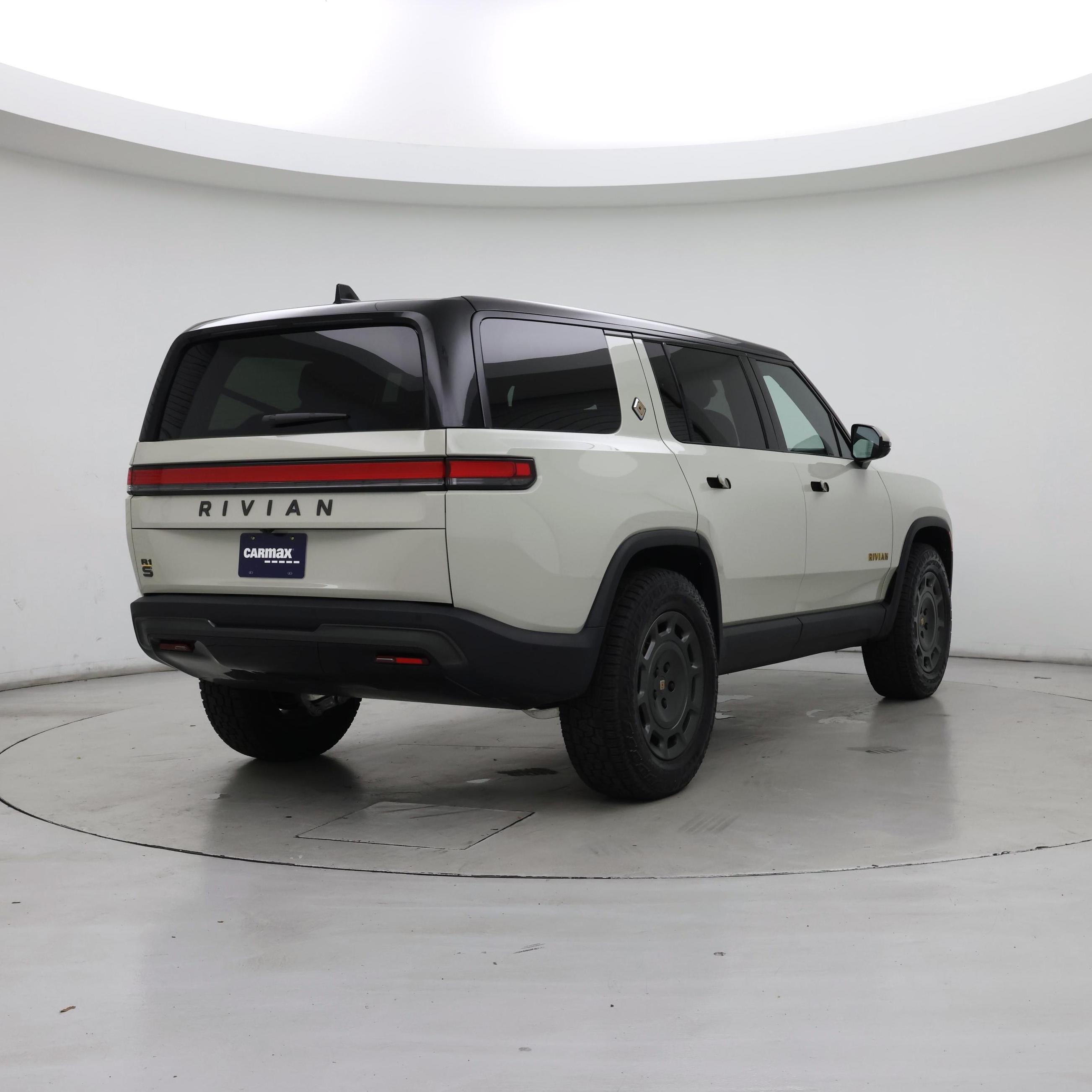 Thumbnail: 2025 Rivian R1S - 8