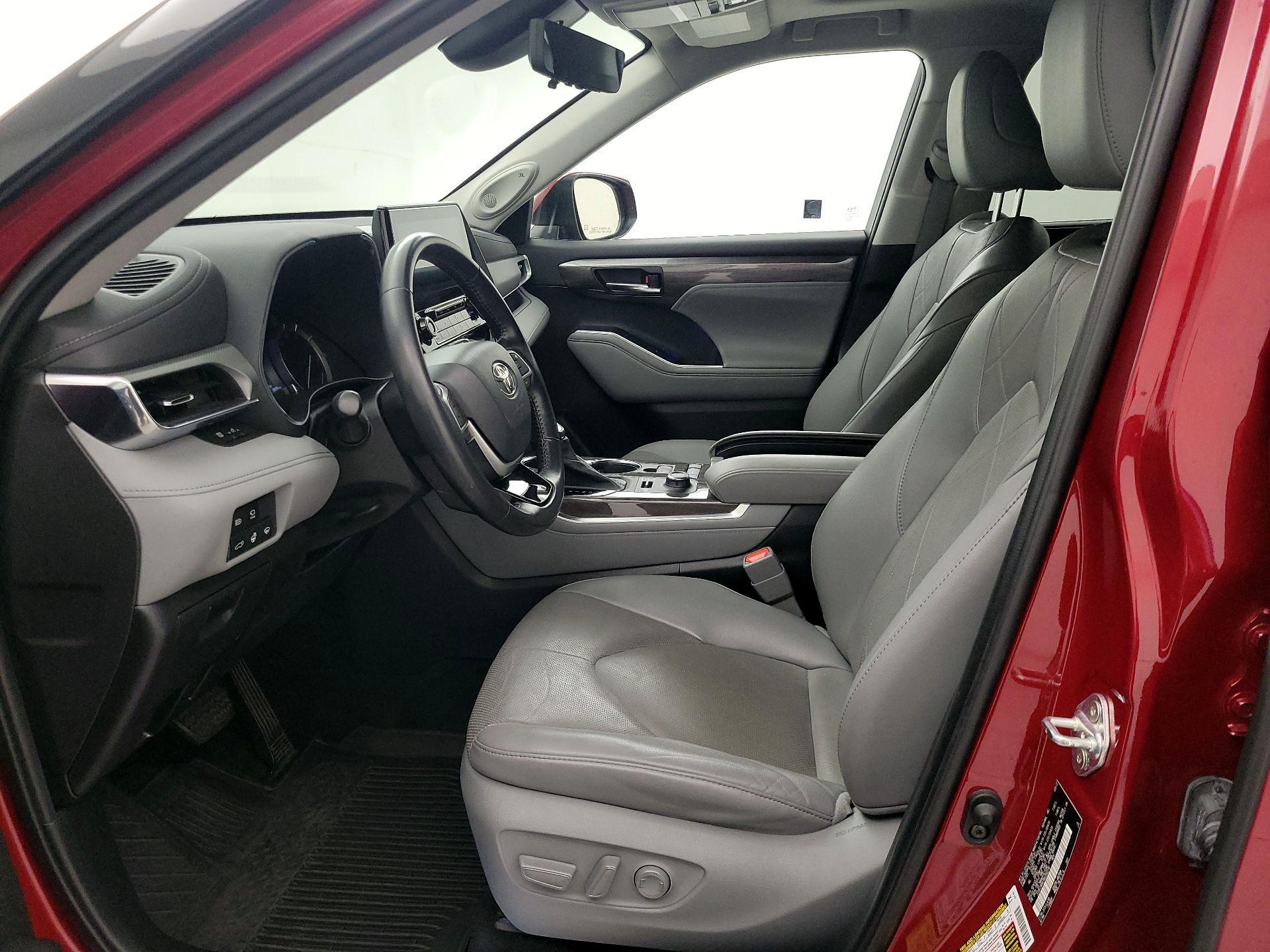 Thumbnail: 2022 Toyota Highlander - 11