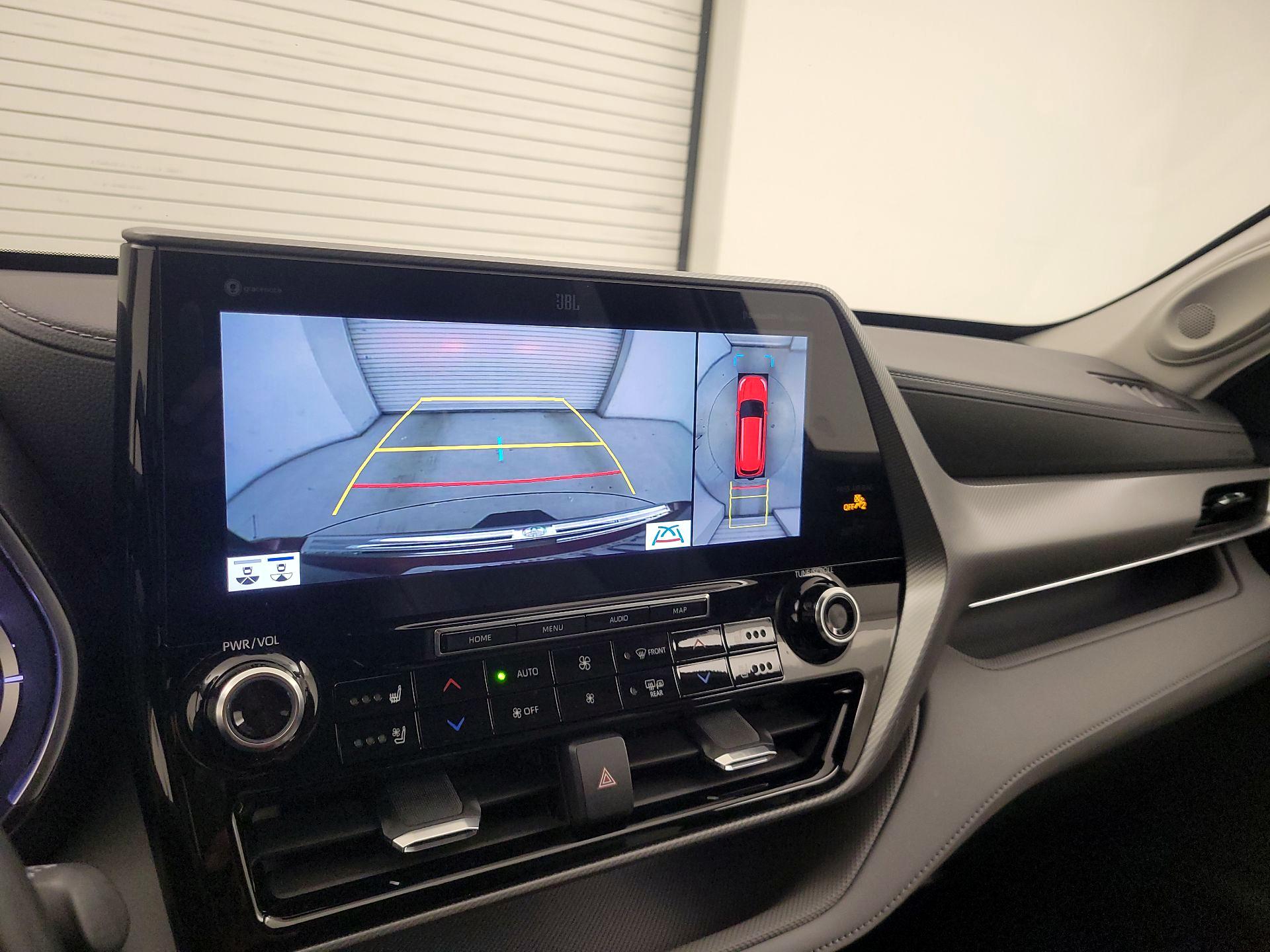 Thumbnail: 2022 Toyota Highlander - 15