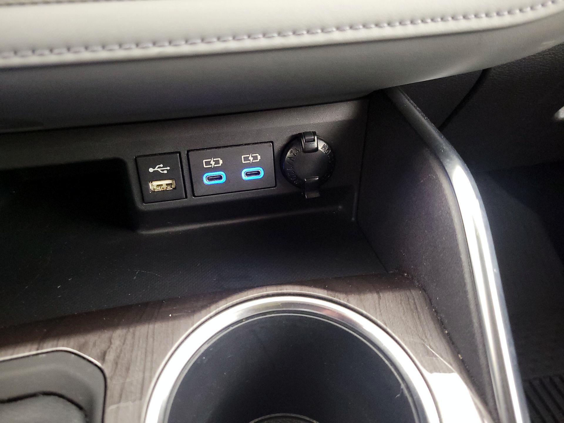 Thumbnail: 2022 Toyota Highlander - 19