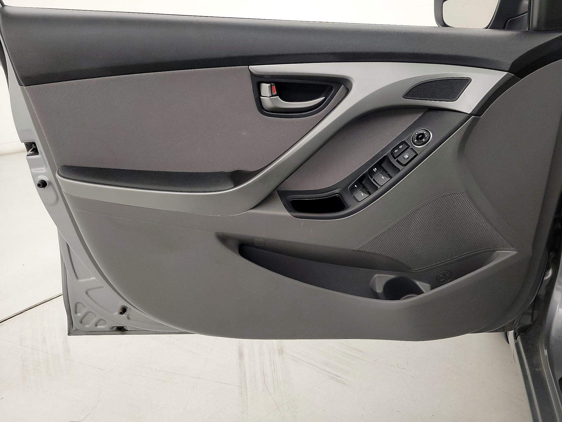 Thumbnail: 2015 Hyundai Elantra - 12