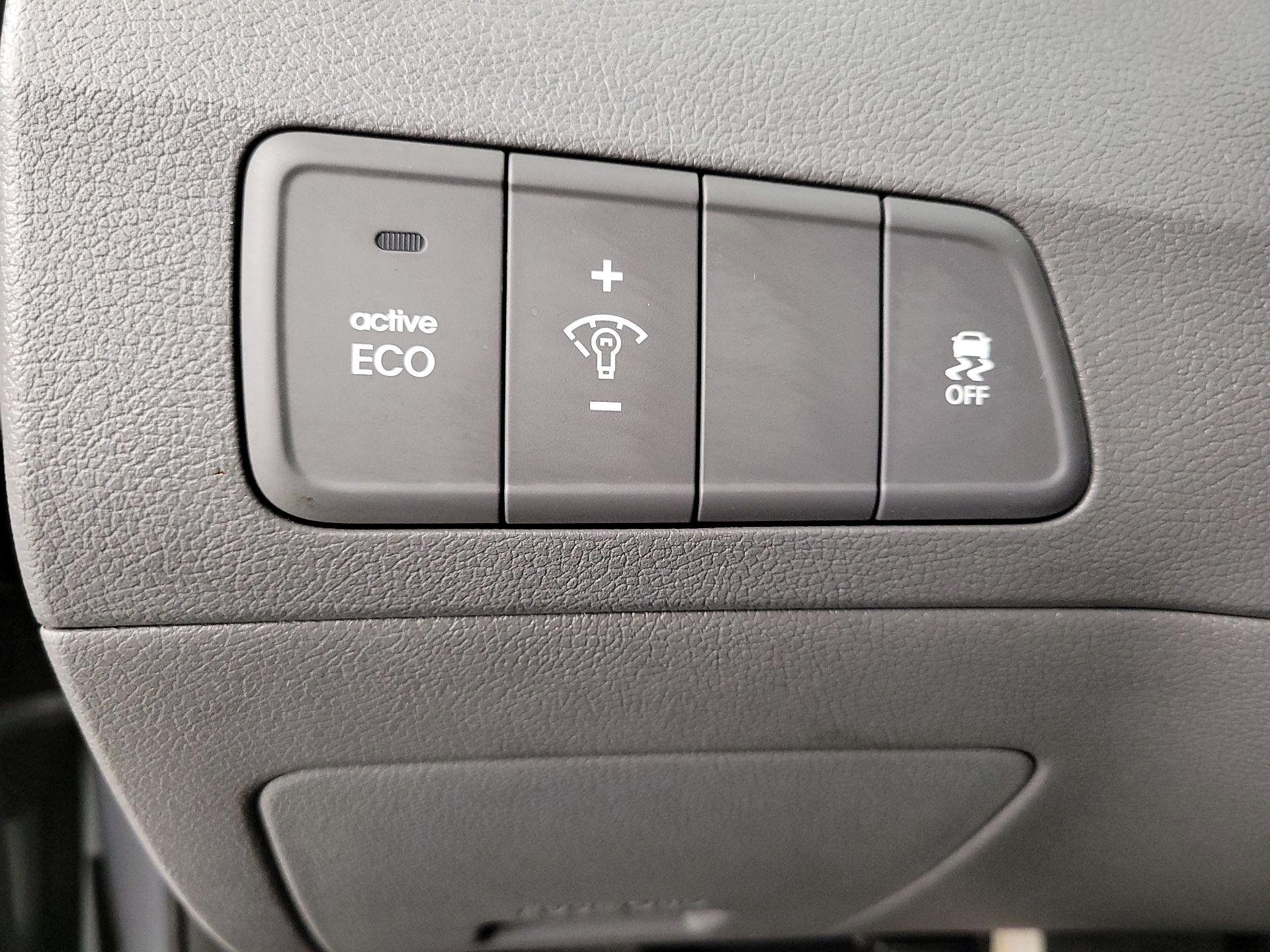 Thumbnail: 2015 Hyundai Elantra - 13