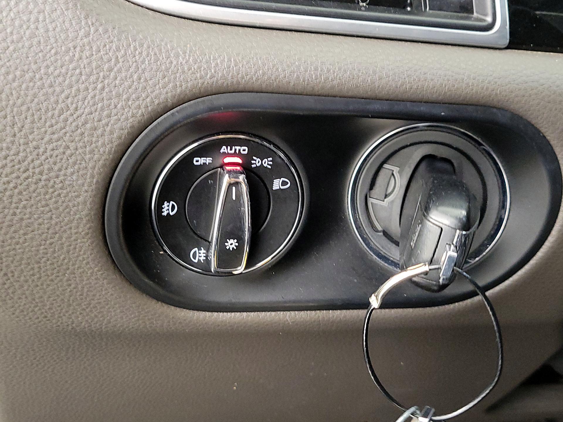 Thumbnail: 2018 Porsche Macan - 13