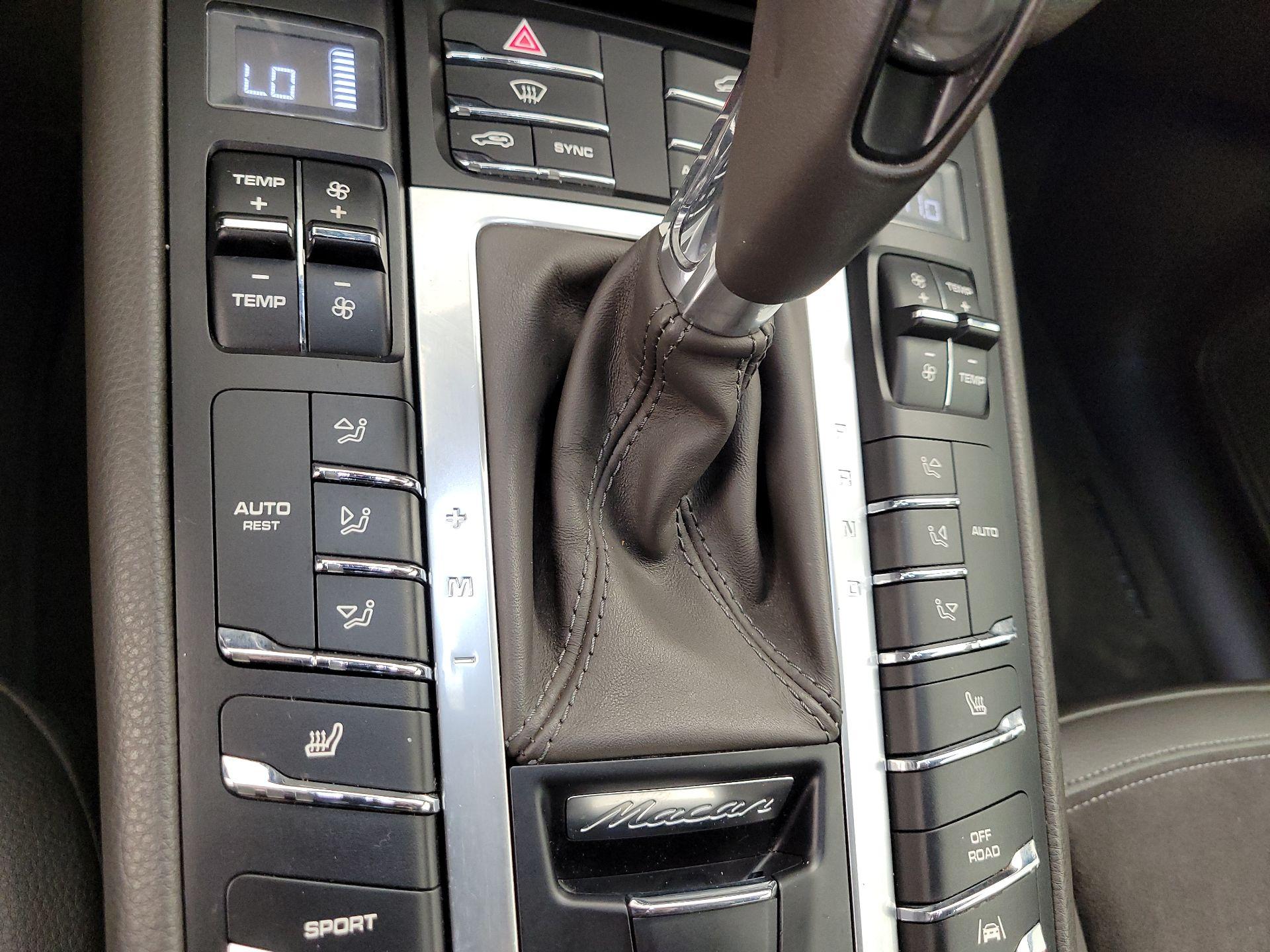 Thumbnail: 2018 Porsche Macan - 16