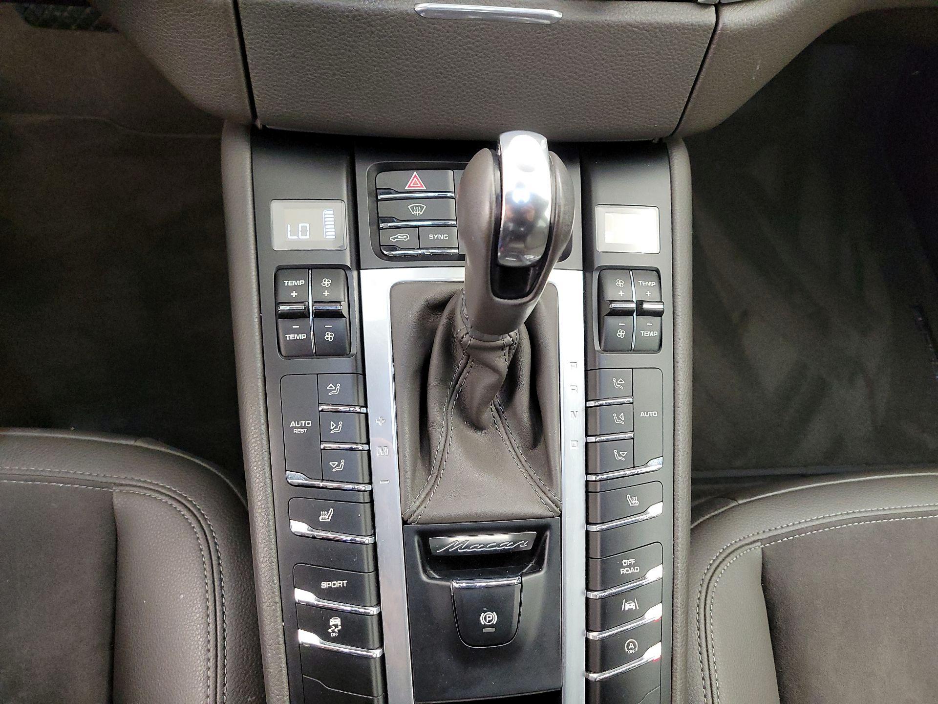 Thumbnail: 2018 Porsche Macan - 17