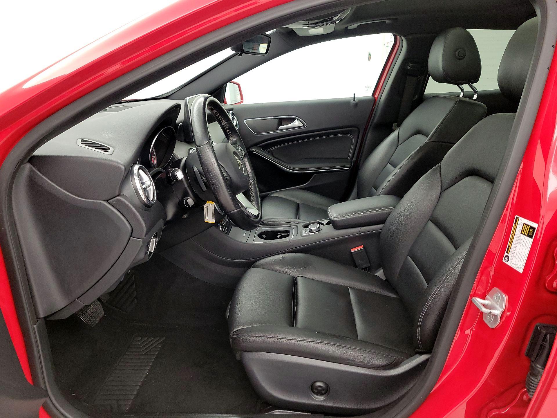 Thumbnail: 2016 Mercedes-Benz GLA - 11