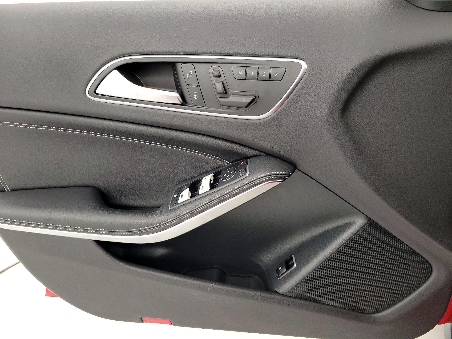 Thumbnail: 2016 Mercedes-Benz GLA - 12