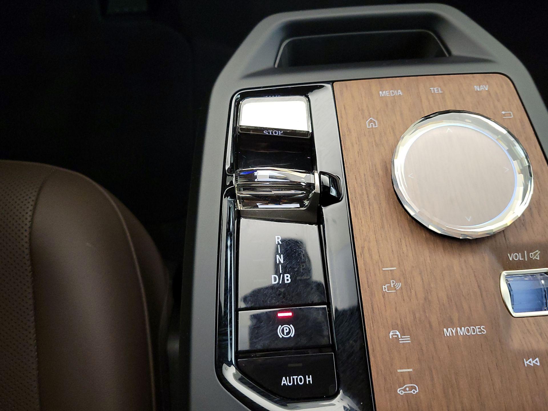 Thumbnail: 2023 BMW iX - 18