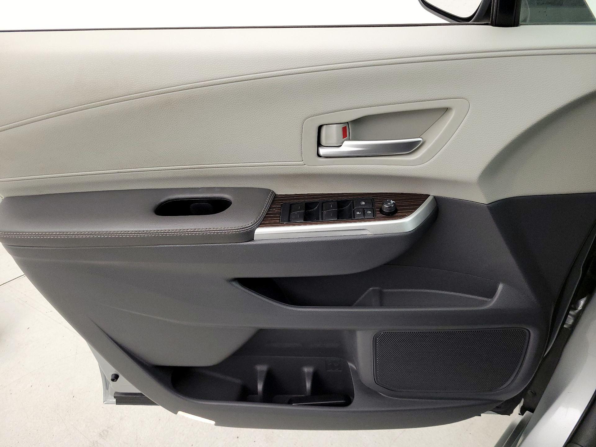 Thumbnail: 2022 Toyota Sienna - 12