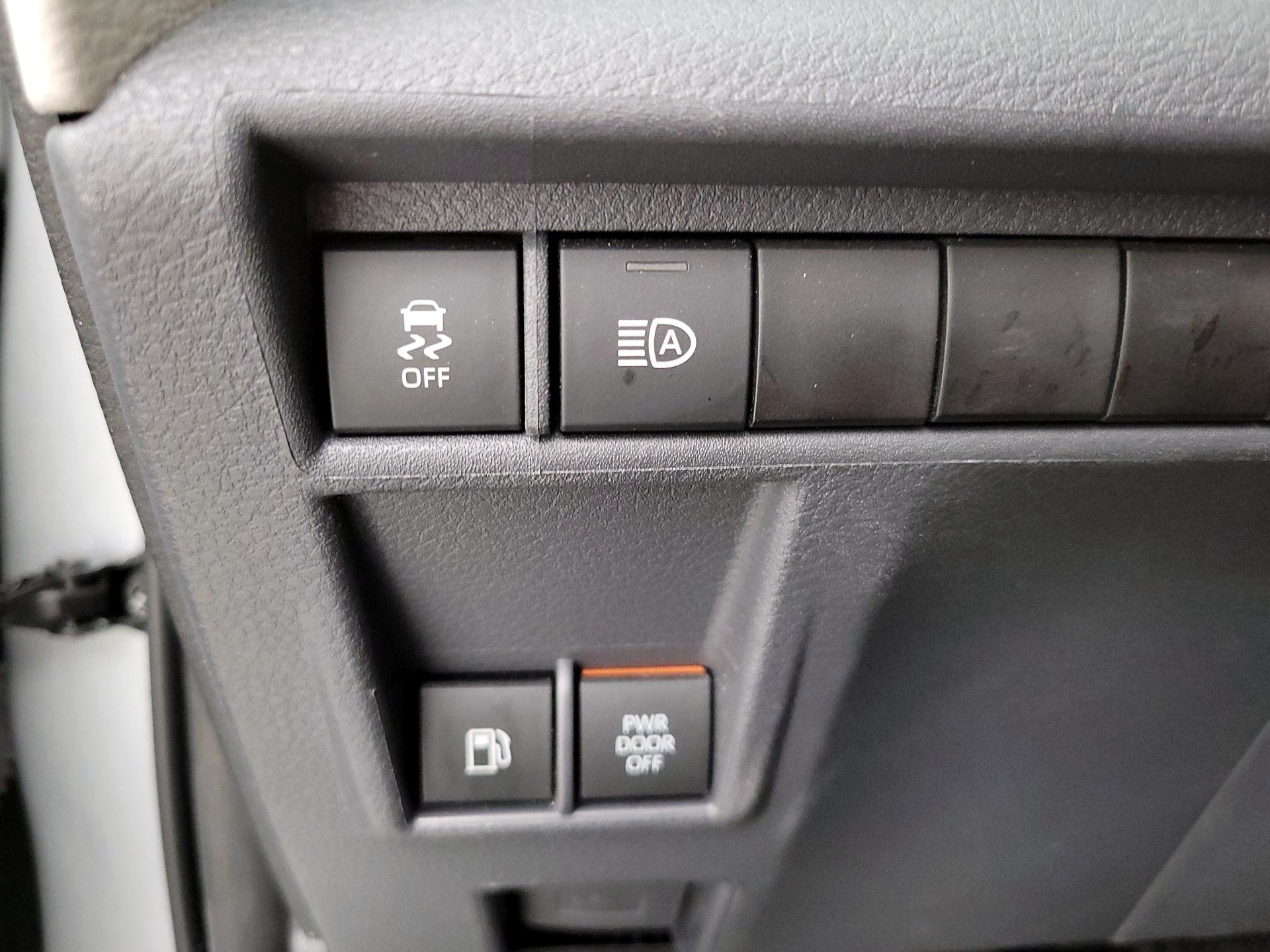 Thumbnail: 2022 Toyota Sienna - 13