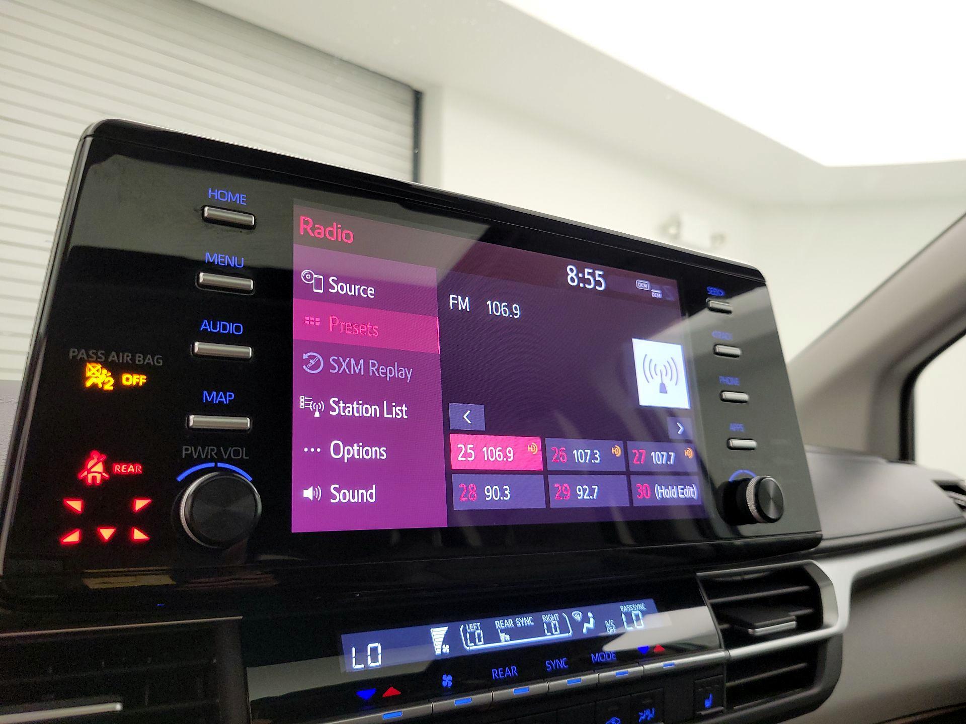 Thumbnail: 2022 Toyota Sienna - 15