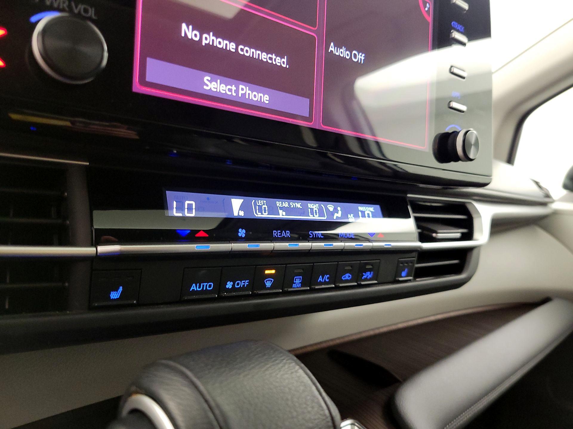 Thumbnail: 2022 Toyota Sienna - 16