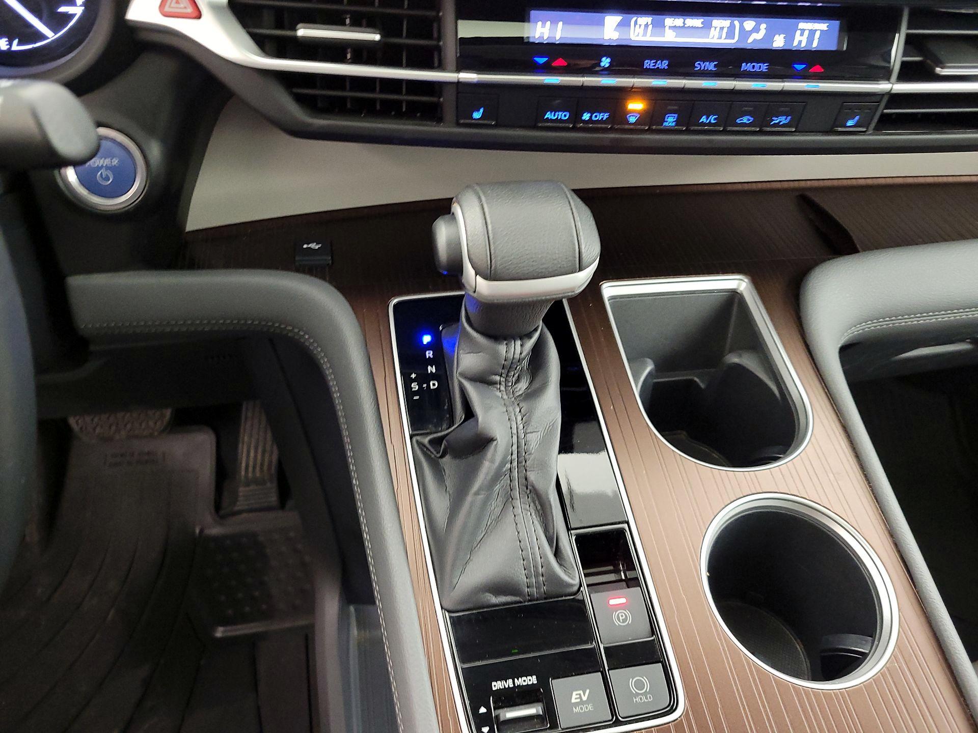 Thumbnail: 2022 Toyota Sienna - 17