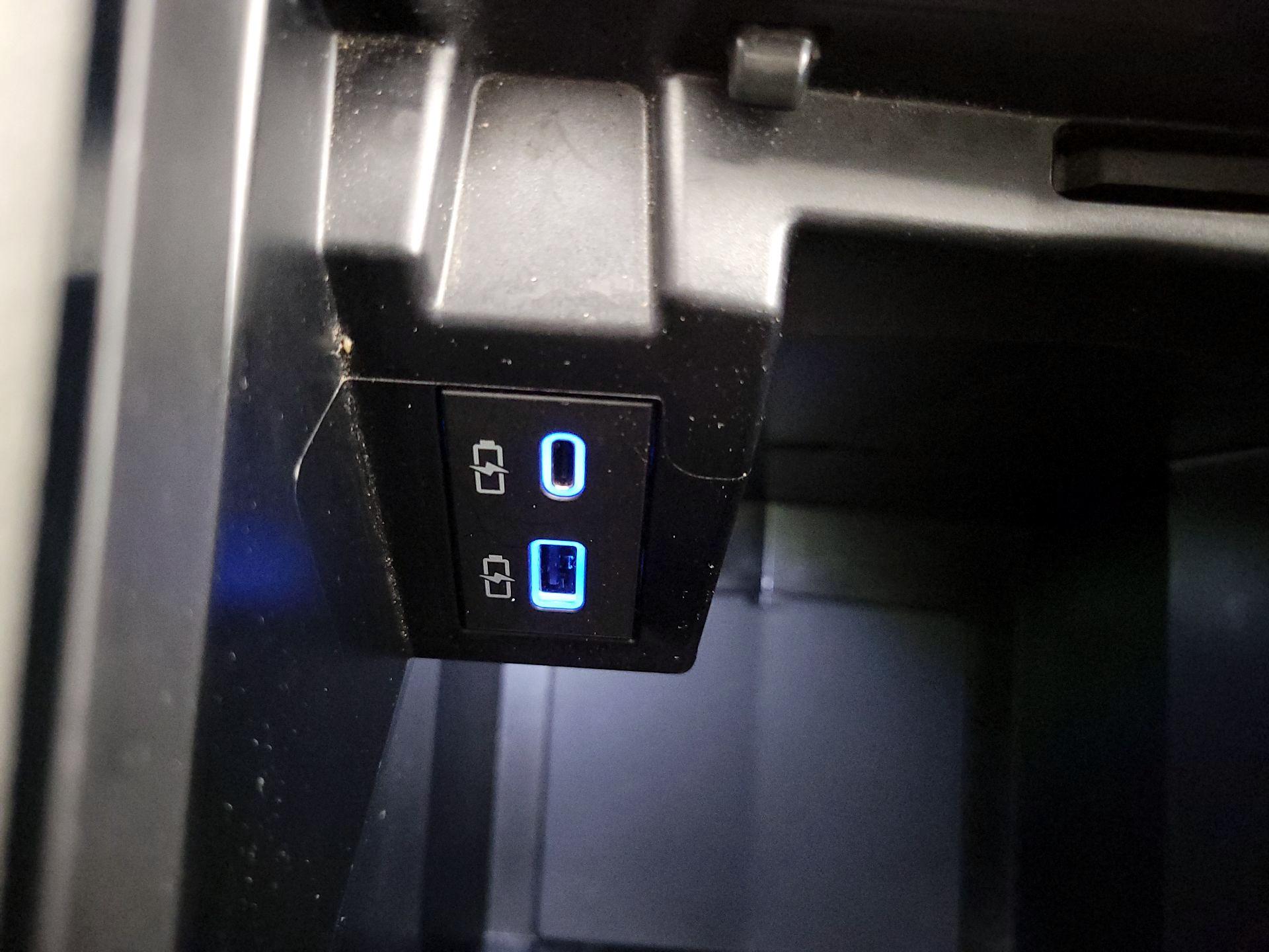 Thumbnail: 2022 Toyota Sienna - 18