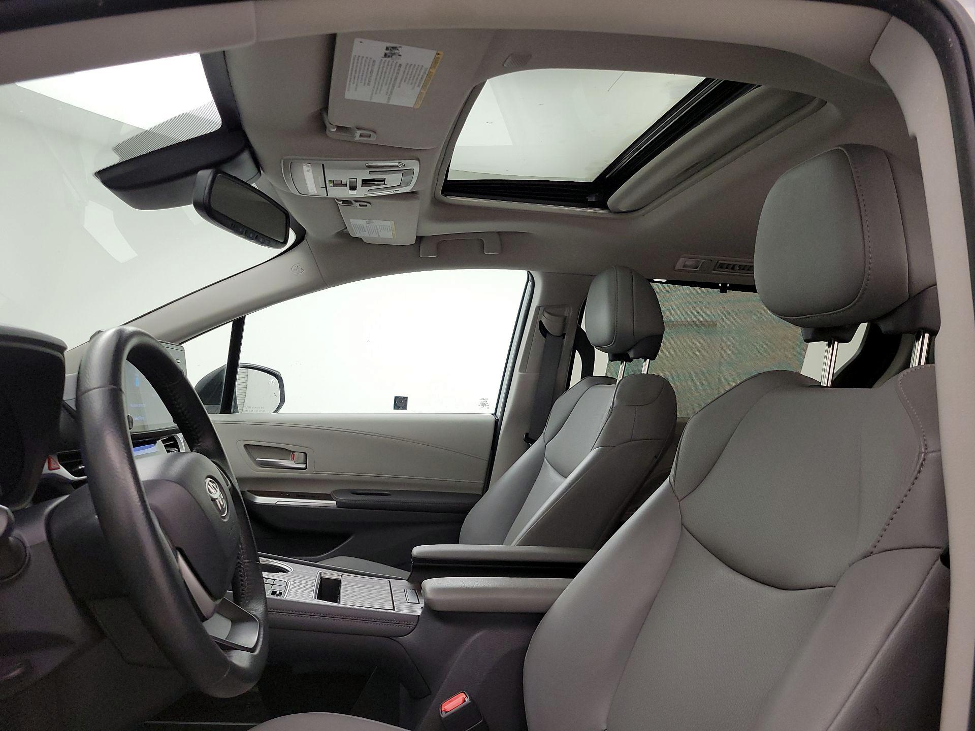 Thumbnail: 2022 Toyota Sienna - 19