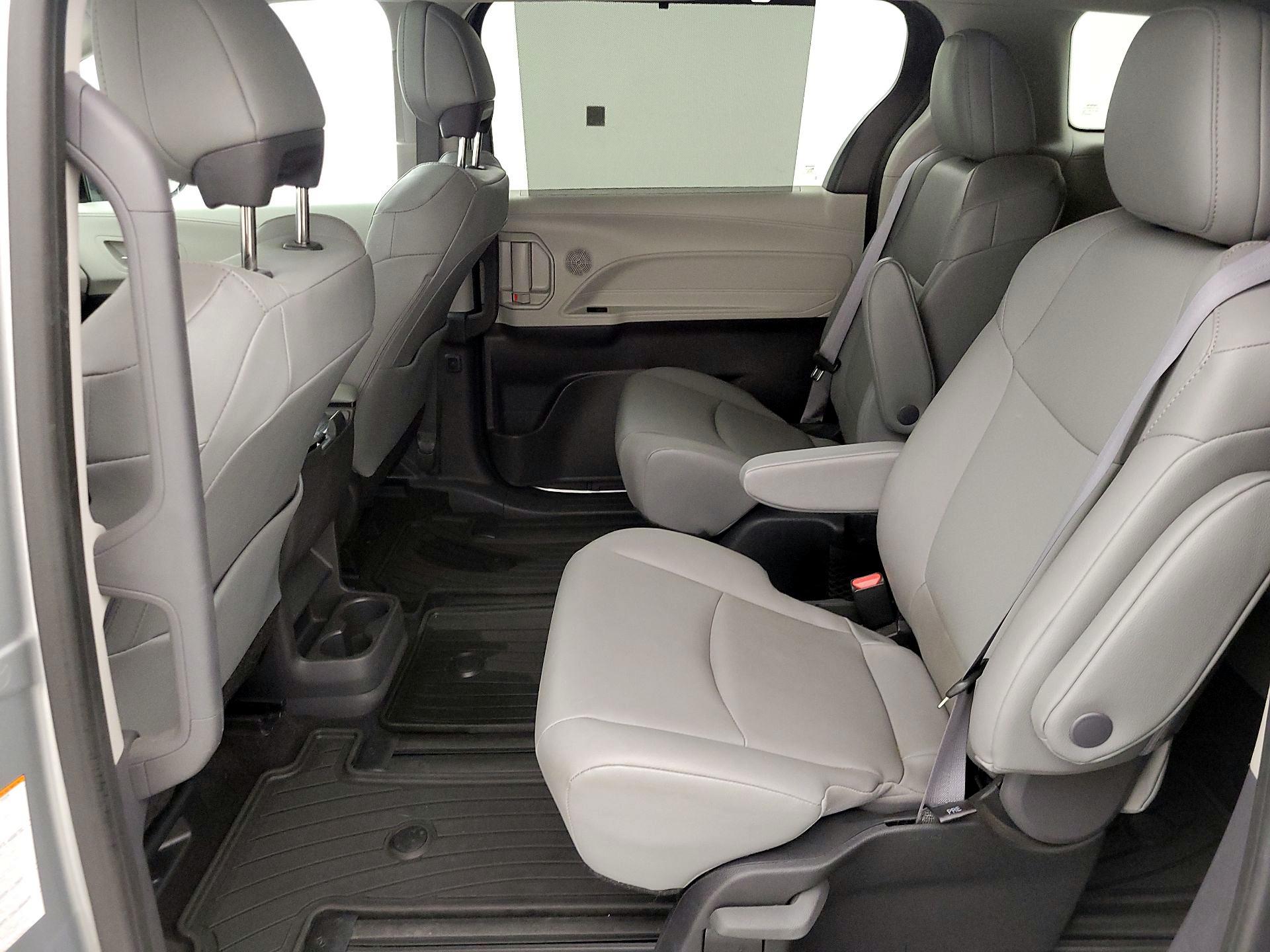 Thumbnail: 2022 Toyota Sienna - 20