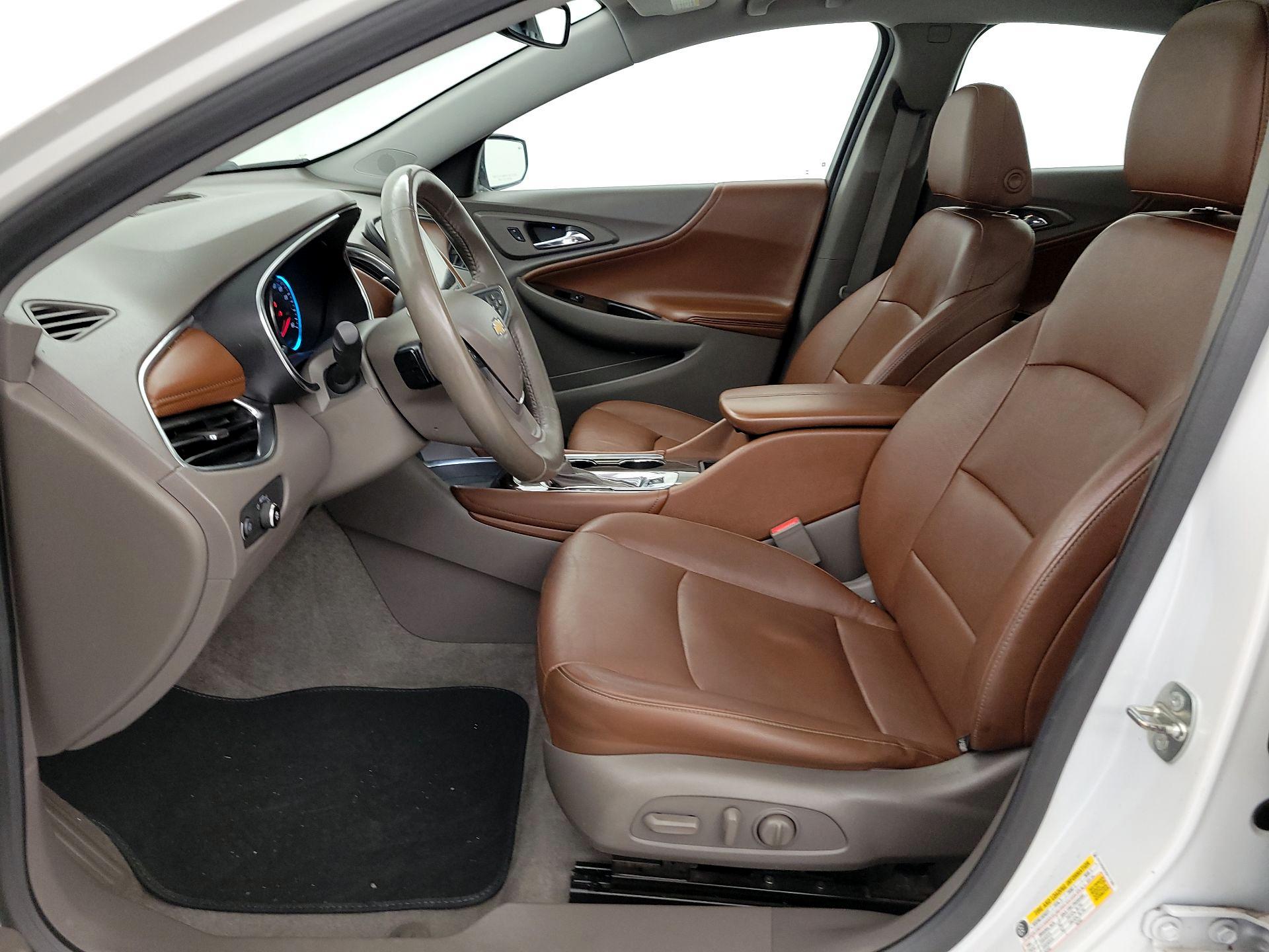 Thumbnail: 2016 Chevrolet Malibu - 11