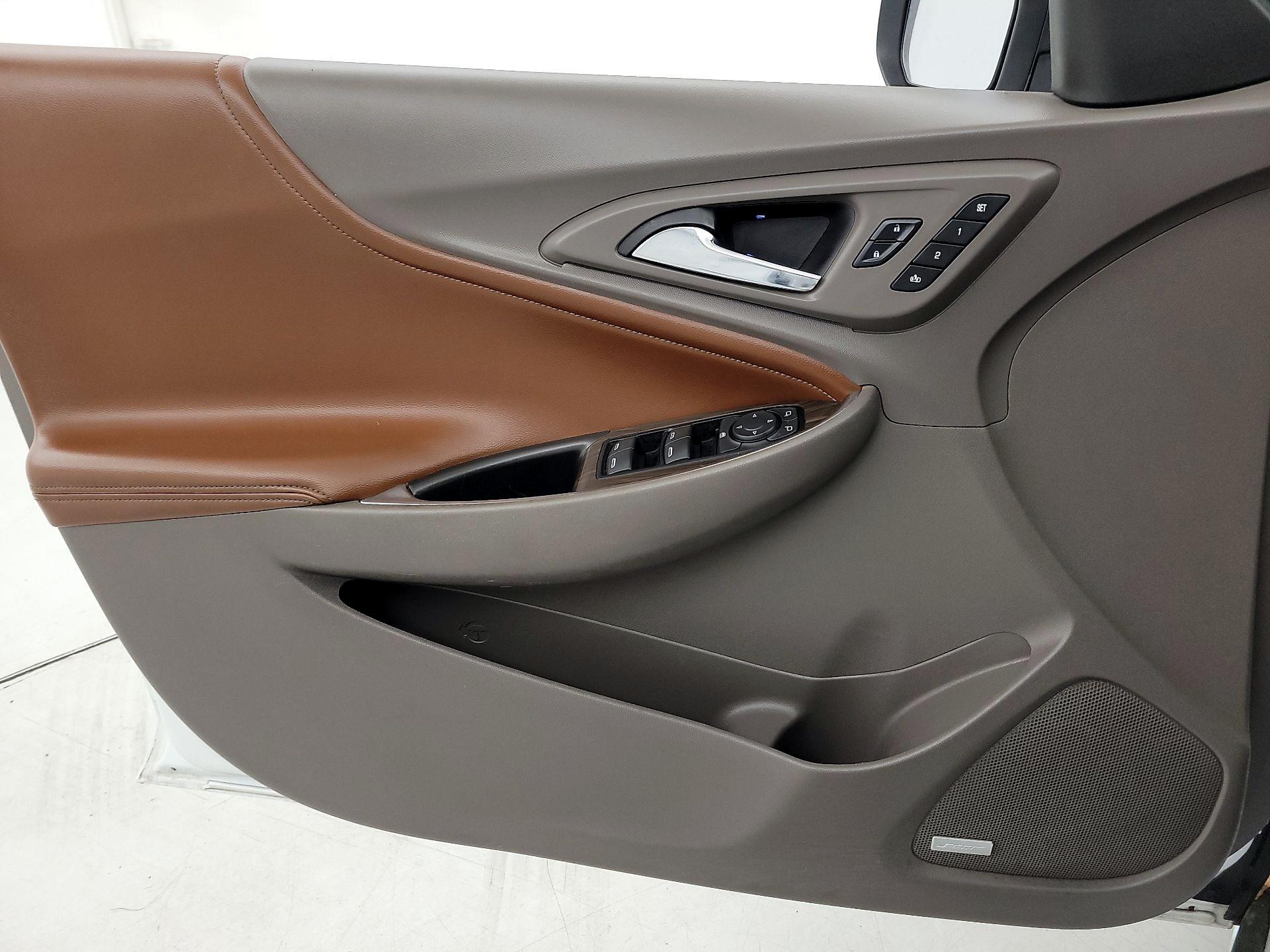 Thumbnail: 2016 Chevrolet Malibu - 12