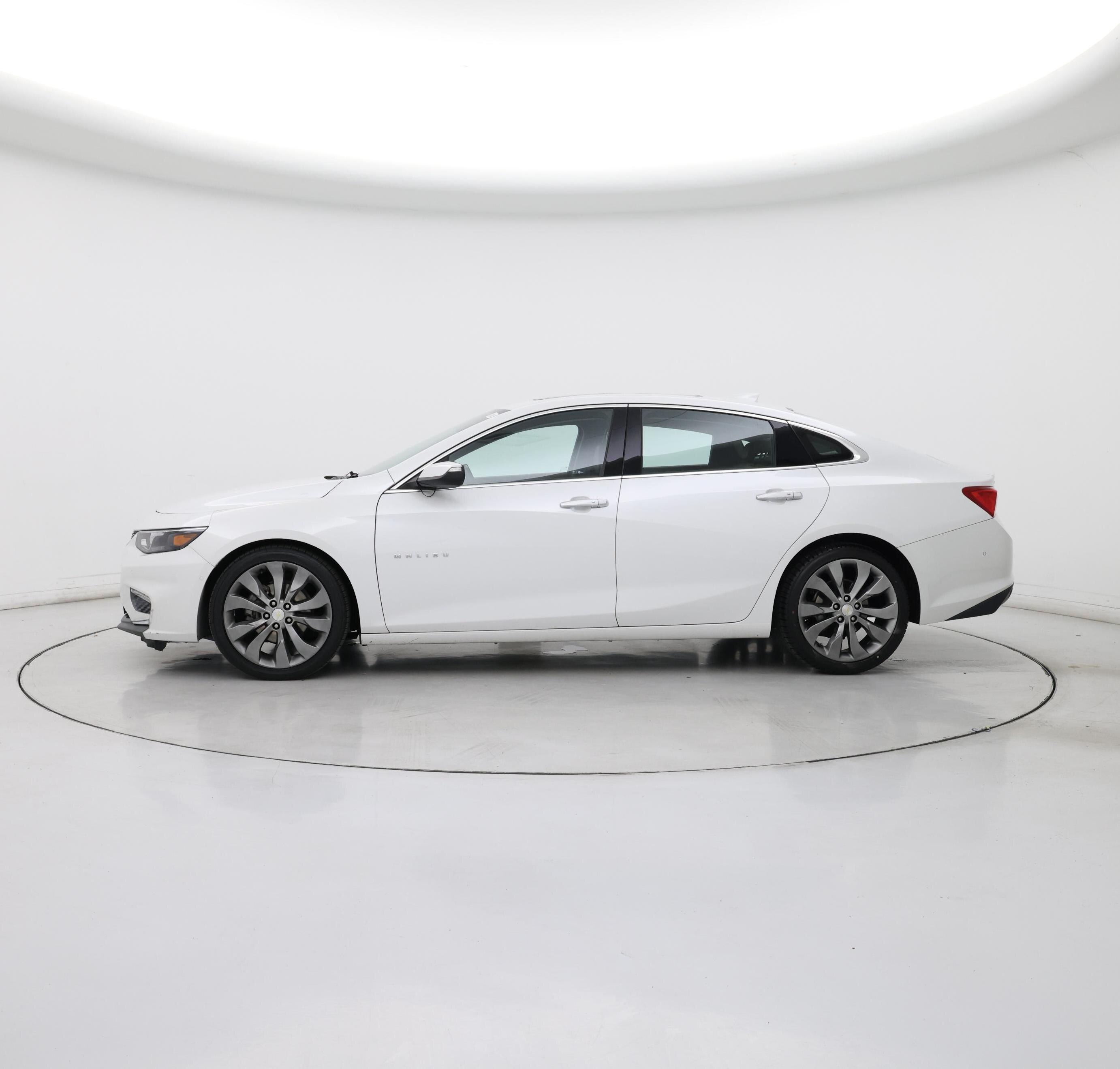 Thumbnail: 2016 Chevrolet Malibu - 3