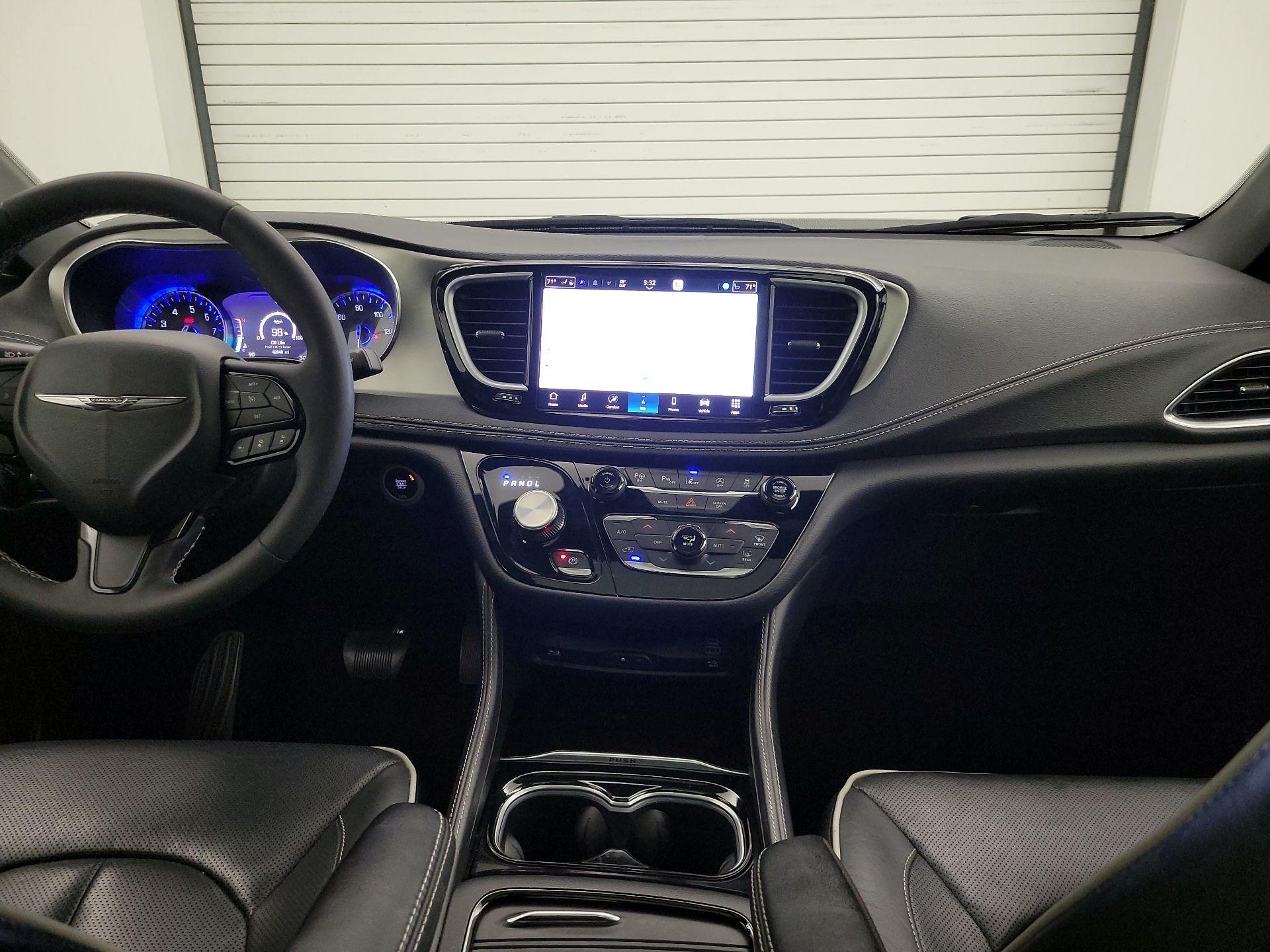 Thumbnail: 2023 Chrysler Pacifica - 9