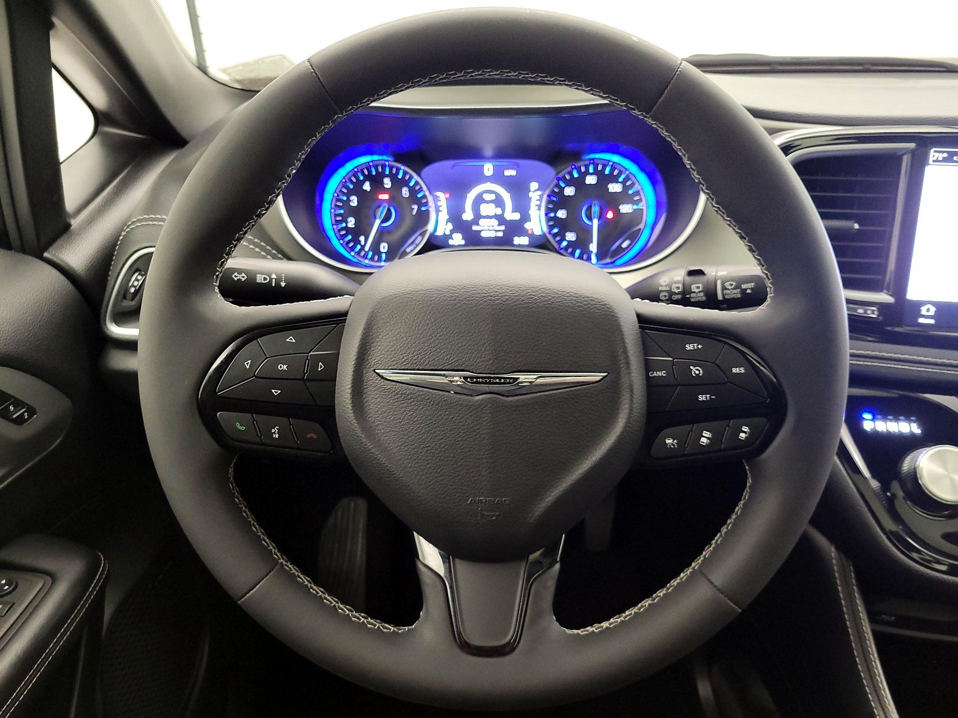 Thumbnail: 2023 Chrysler Pacifica - 10