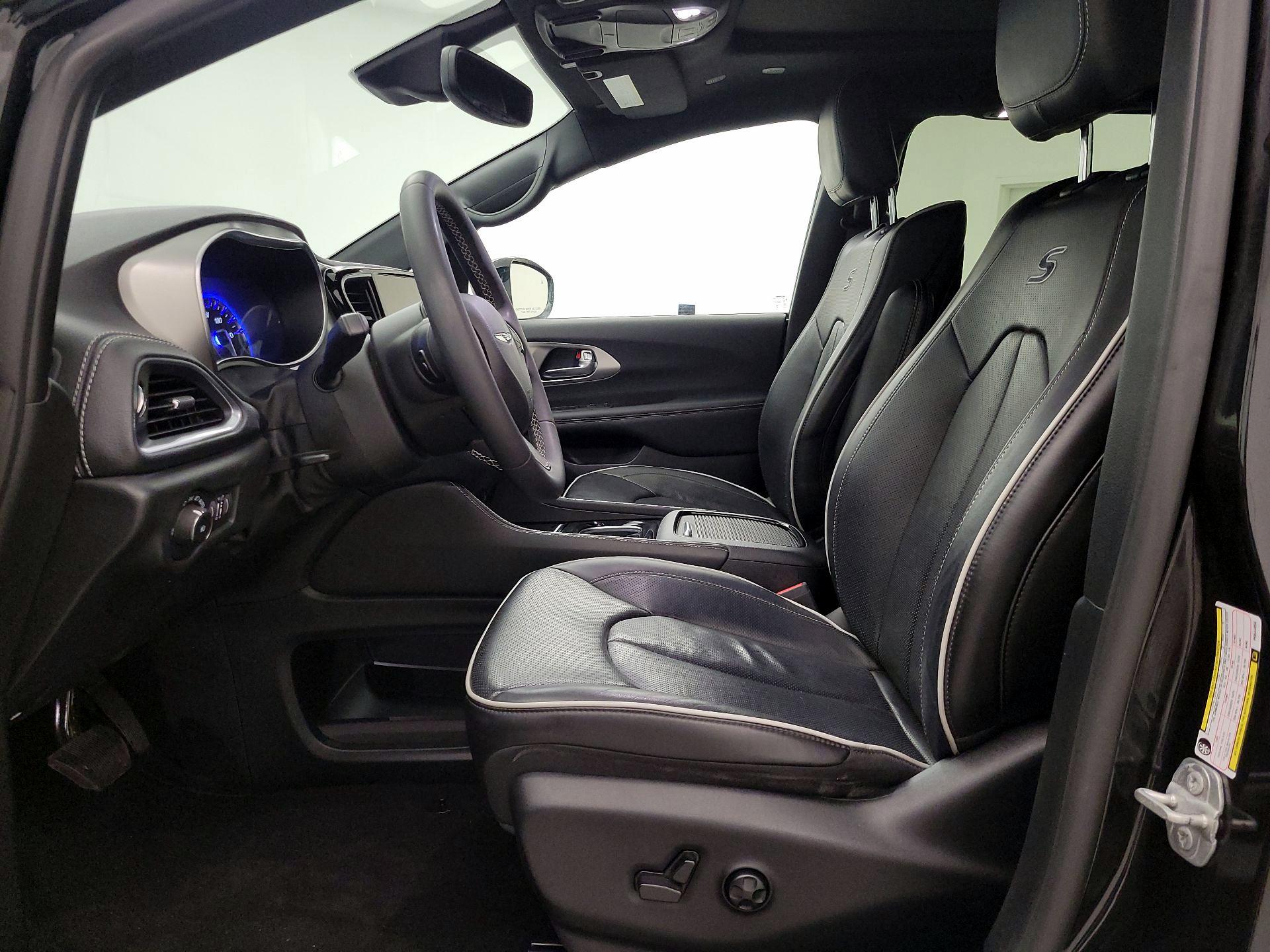 Thumbnail: 2023 Chrysler Pacifica - 11