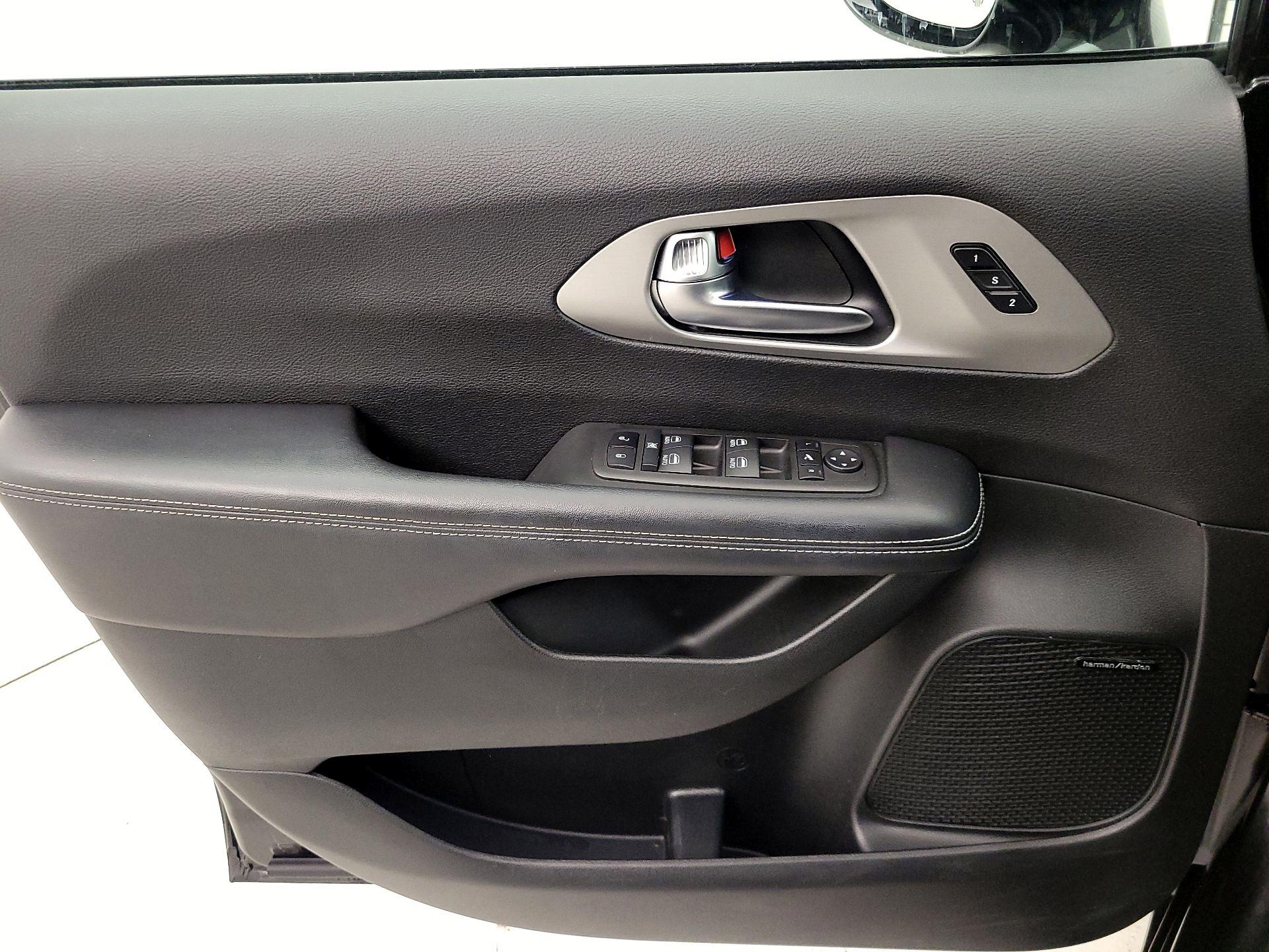 Thumbnail: 2023 Chrysler Pacifica - 12