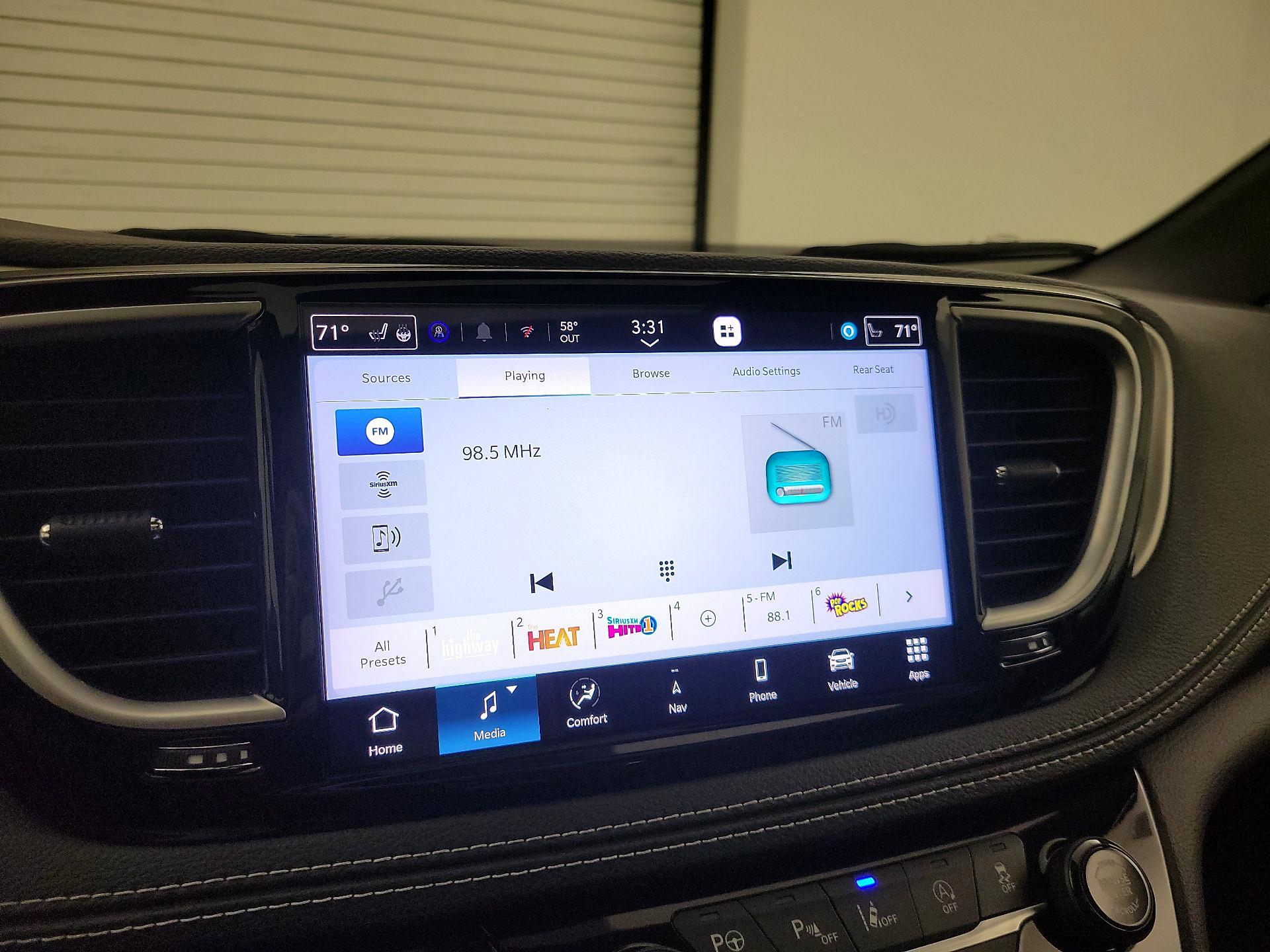 Thumbnail: 2023 Chrysler Pacifica - 16