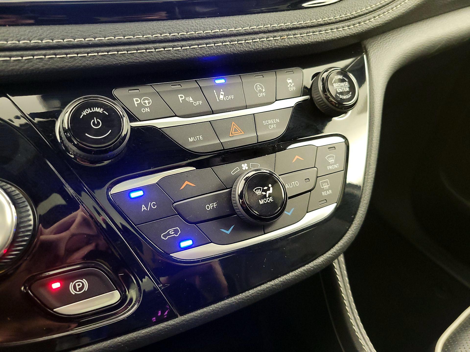 Thumbnail: 2023 Chrysler Pacifica - 17