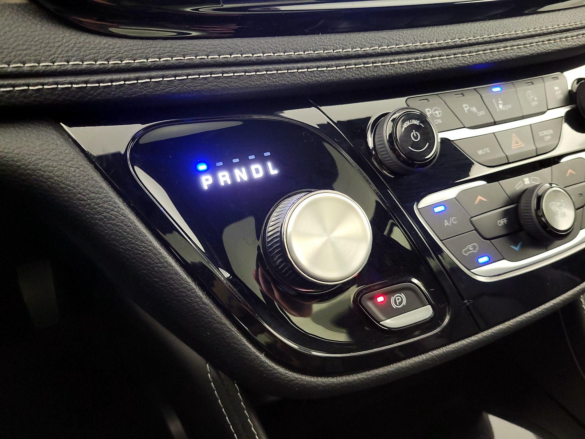 Thumbnail: 2023 Chrysler Pacifica - 18