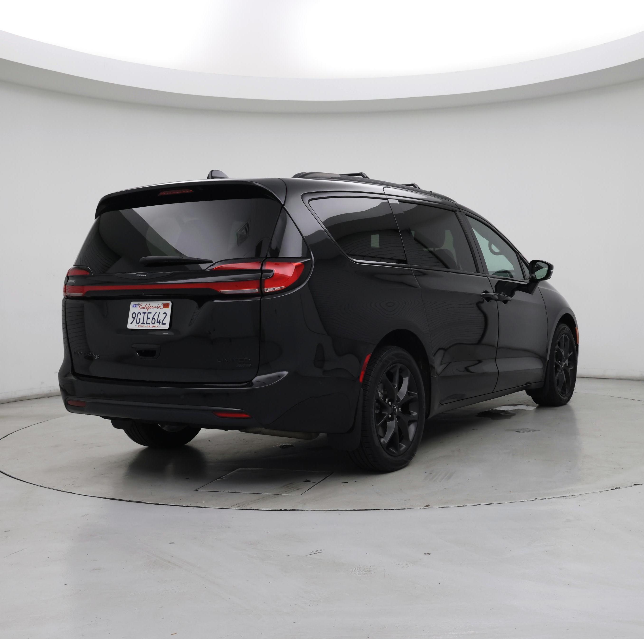 Thumbnail: 2023 Chrysler Pacifica - 8