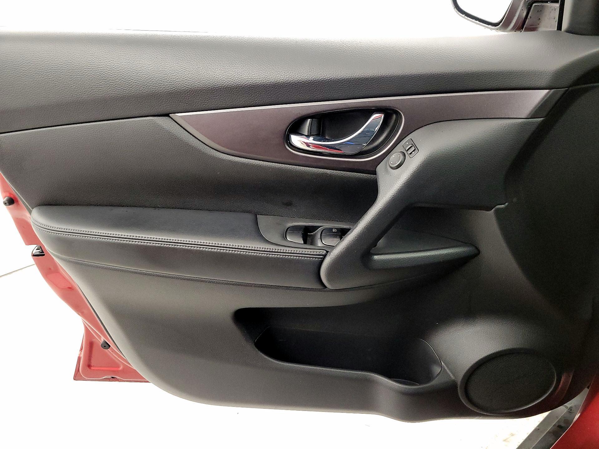 Thumbnail: 2016 Nissan Rogue - 12