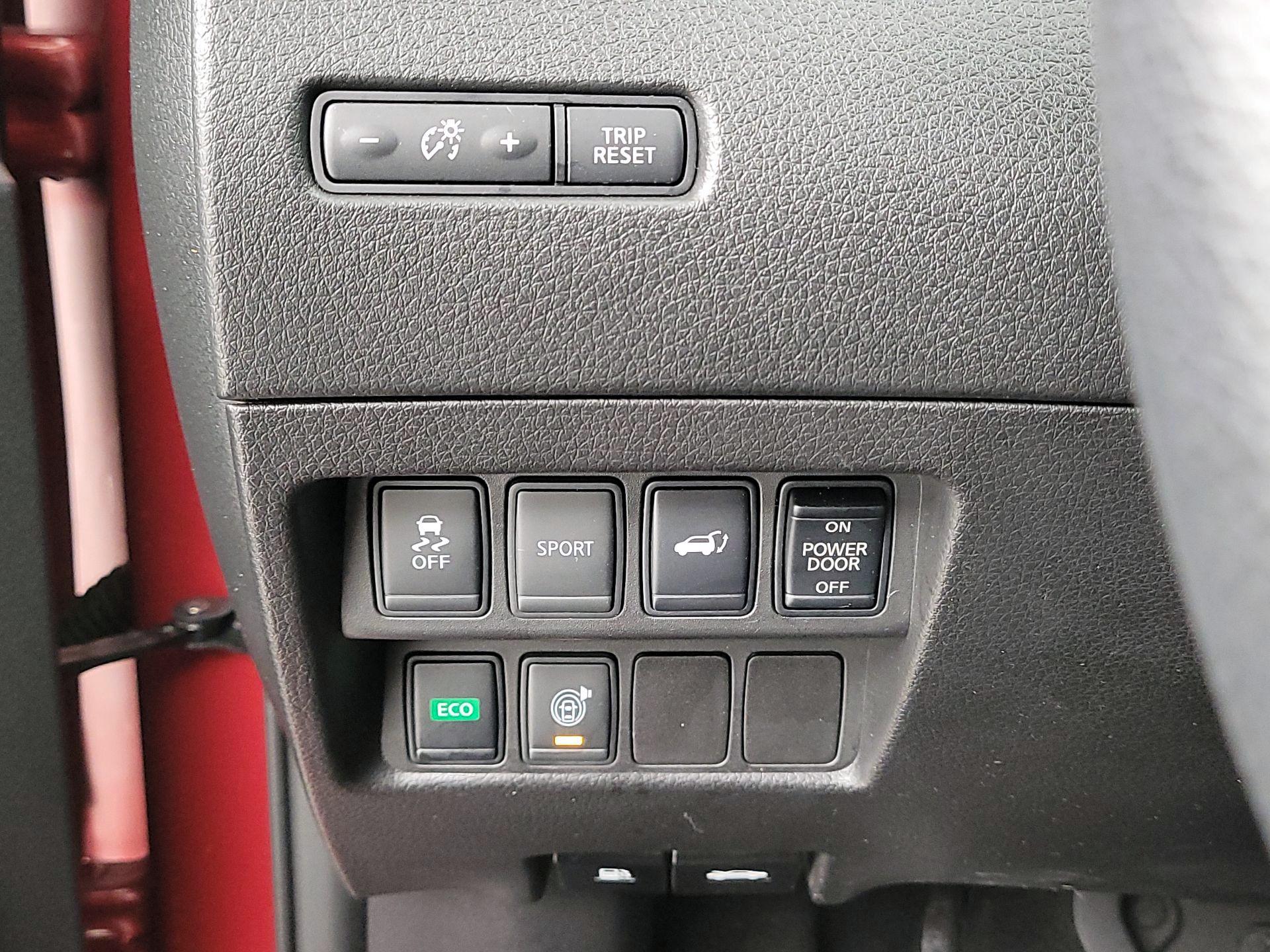 Thumbnail: 2016 Nissan Rogue - 13