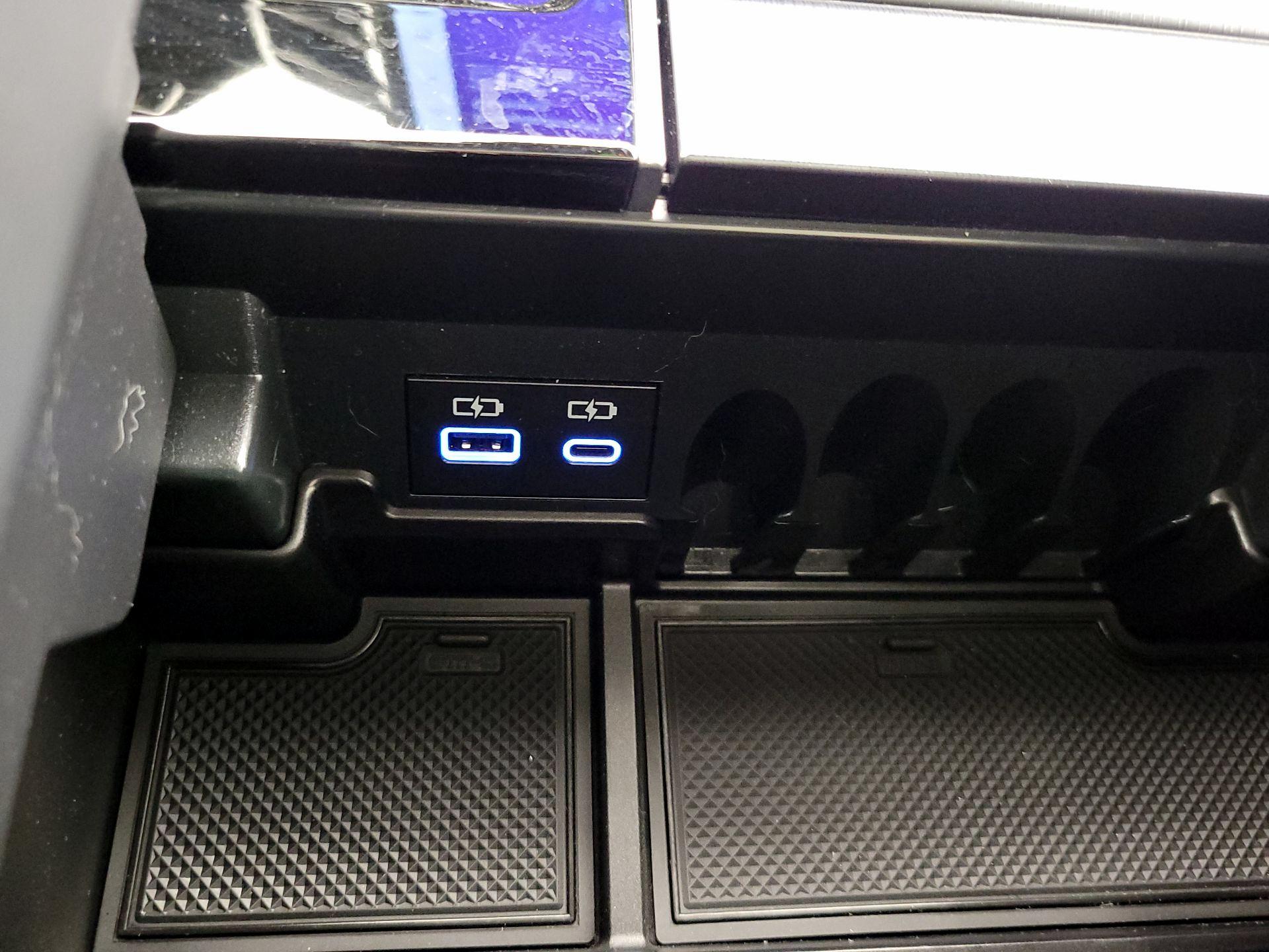 Thumbnail: 2023 Toyota Sequoia - 19