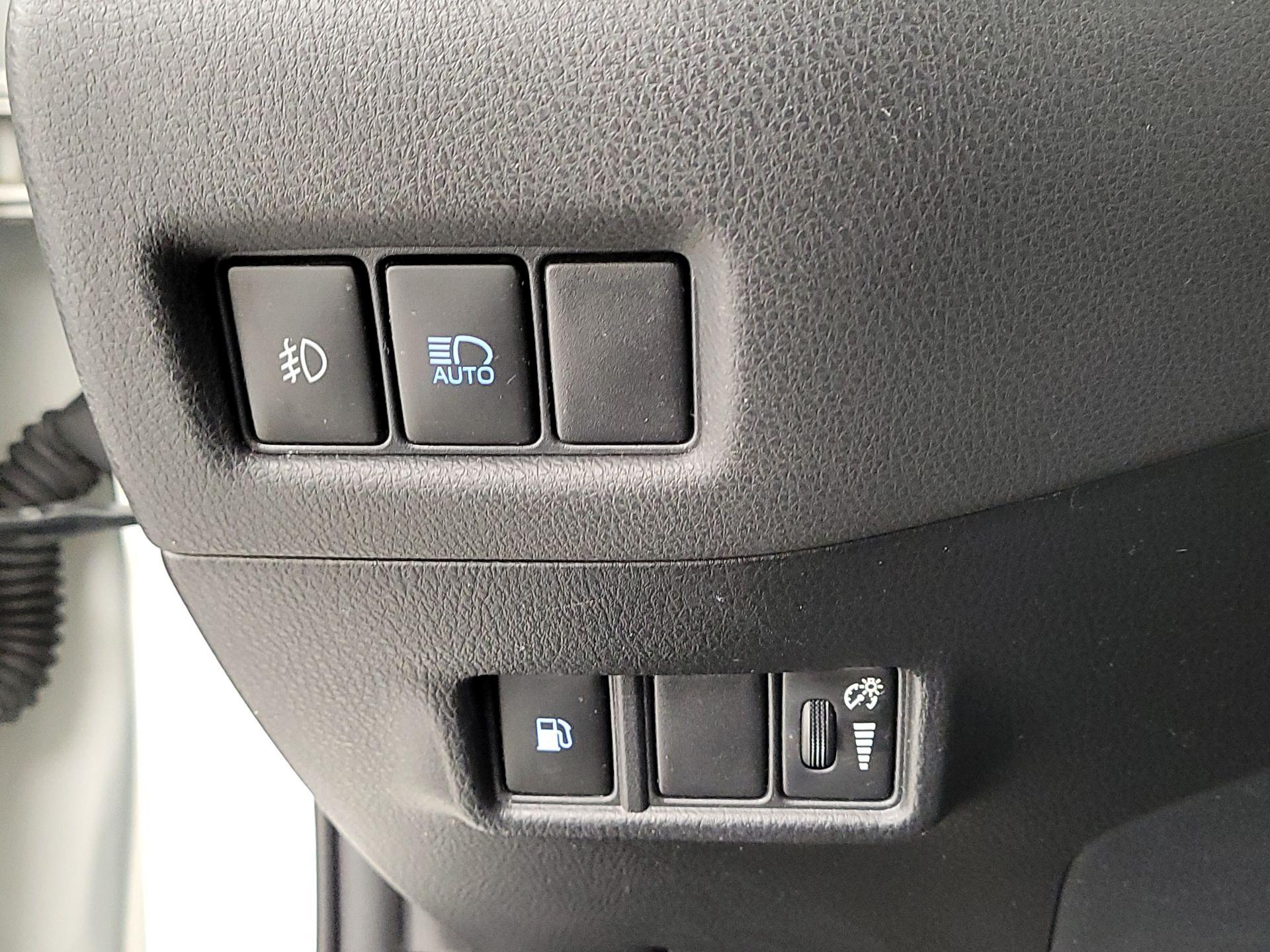 Thumbnail: 2019 Toyota C-HR - 13